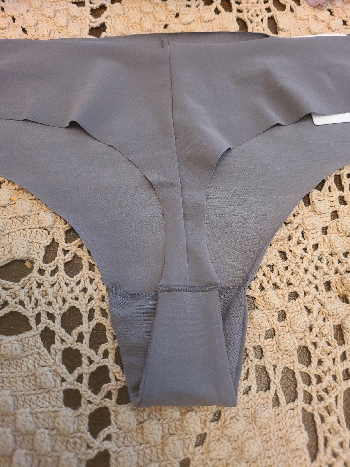 L/7 CALVIN KLEIN Logo Invisibles Microfiber Seamless SeXy Thong D3428-030 NWT