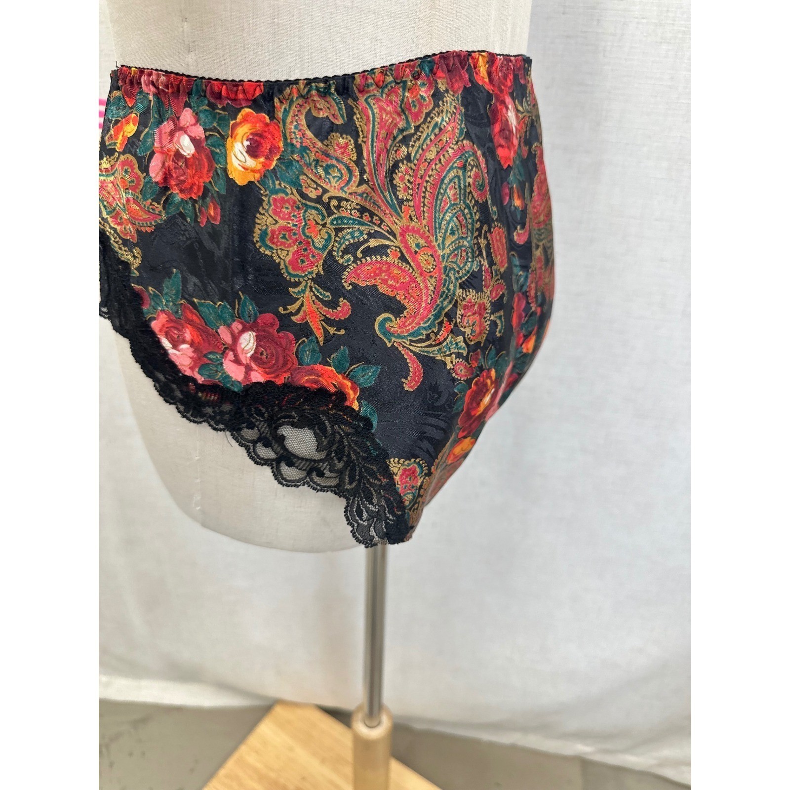 90s Delicates Floral Paisley Black Red Satin Lace Trim High Cut Bottoms Sz Small