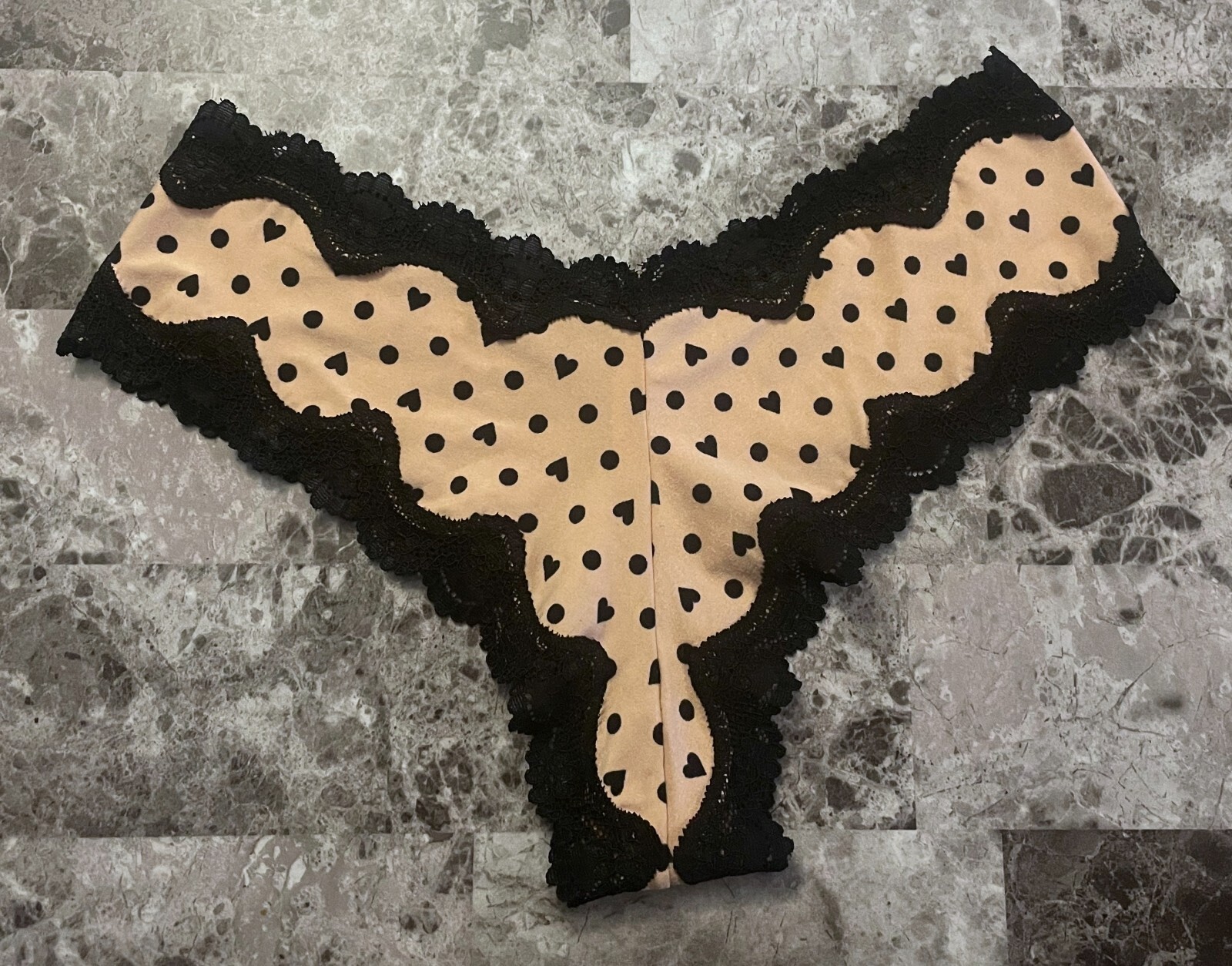 VICTORIA’S SECRET SEXY LITTLE THINGS S POLKA DOT HEART LACE RARE CHEEKY PANTIES