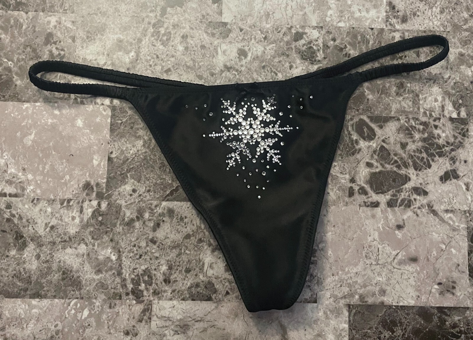 NWOT VICTORIA’S SECRET SATIN SMOOTH SILVER RHINESTONE SNOWFLAKE V STRING PANTIES