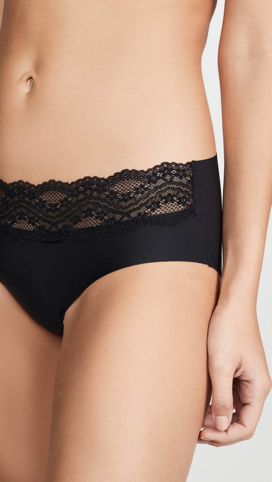 b.tempt’d by Wacoal Women’s b.bare Hipster Panty, Night, Small