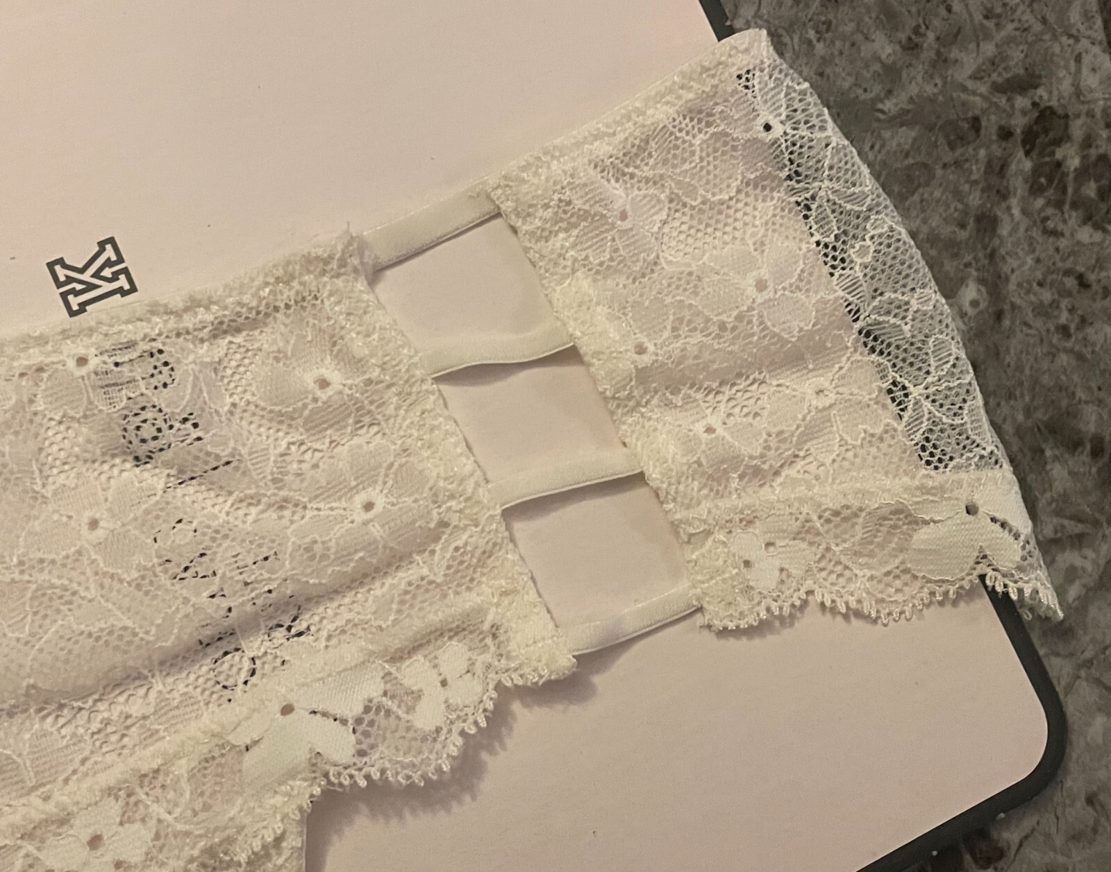 NWT VICTORIA’S SECRET DREAM ANGELS S COCONUT WHITE LACE WIDE SIDE THONG PANTIES