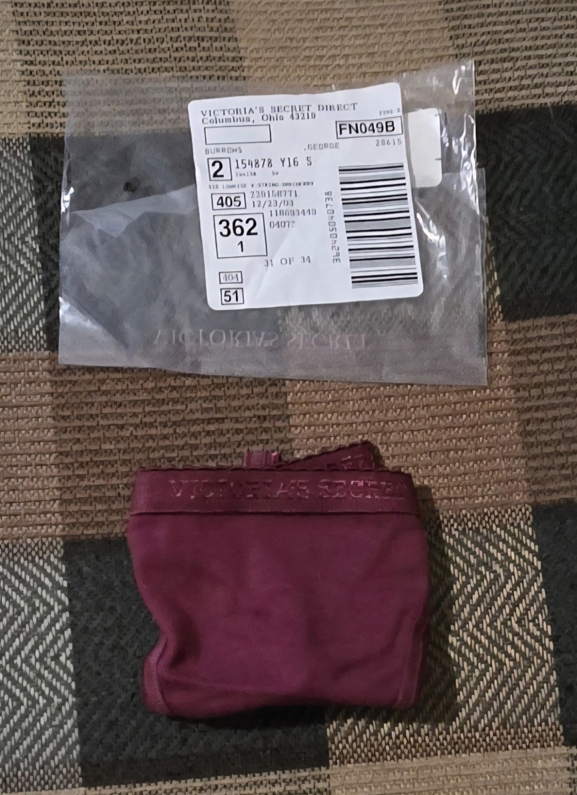 VINTAGE 2003 NOS Victoria’s Secret Signature Low Rise V String Panty Sz S Cherry