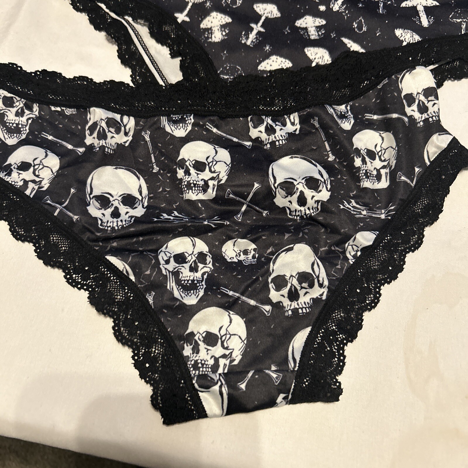 Morvia 3pk lace trim goth Skater Emo panties S Skulls & Mushrooms Lingerie