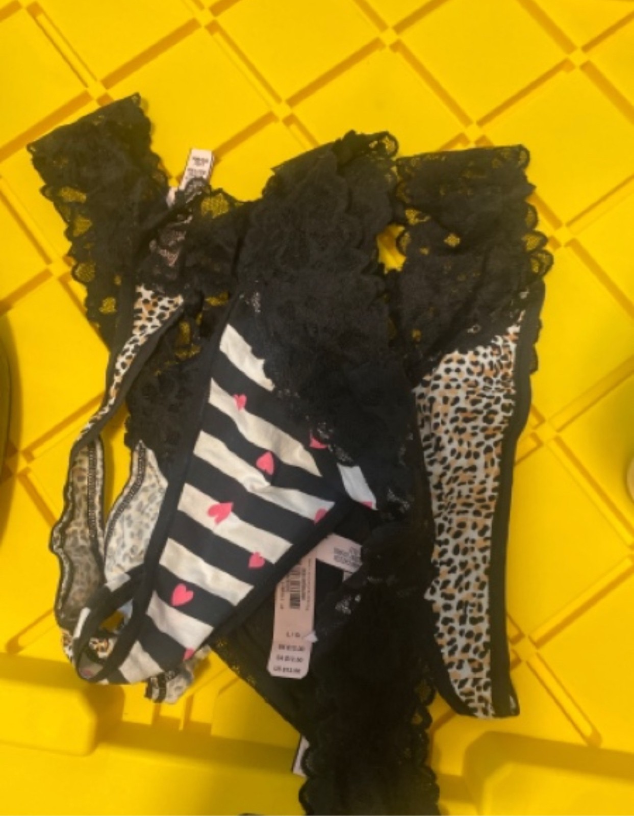 Victoria’s Secret Panties 4-Piece Lot Size Large Lace Thong Cheeky Set