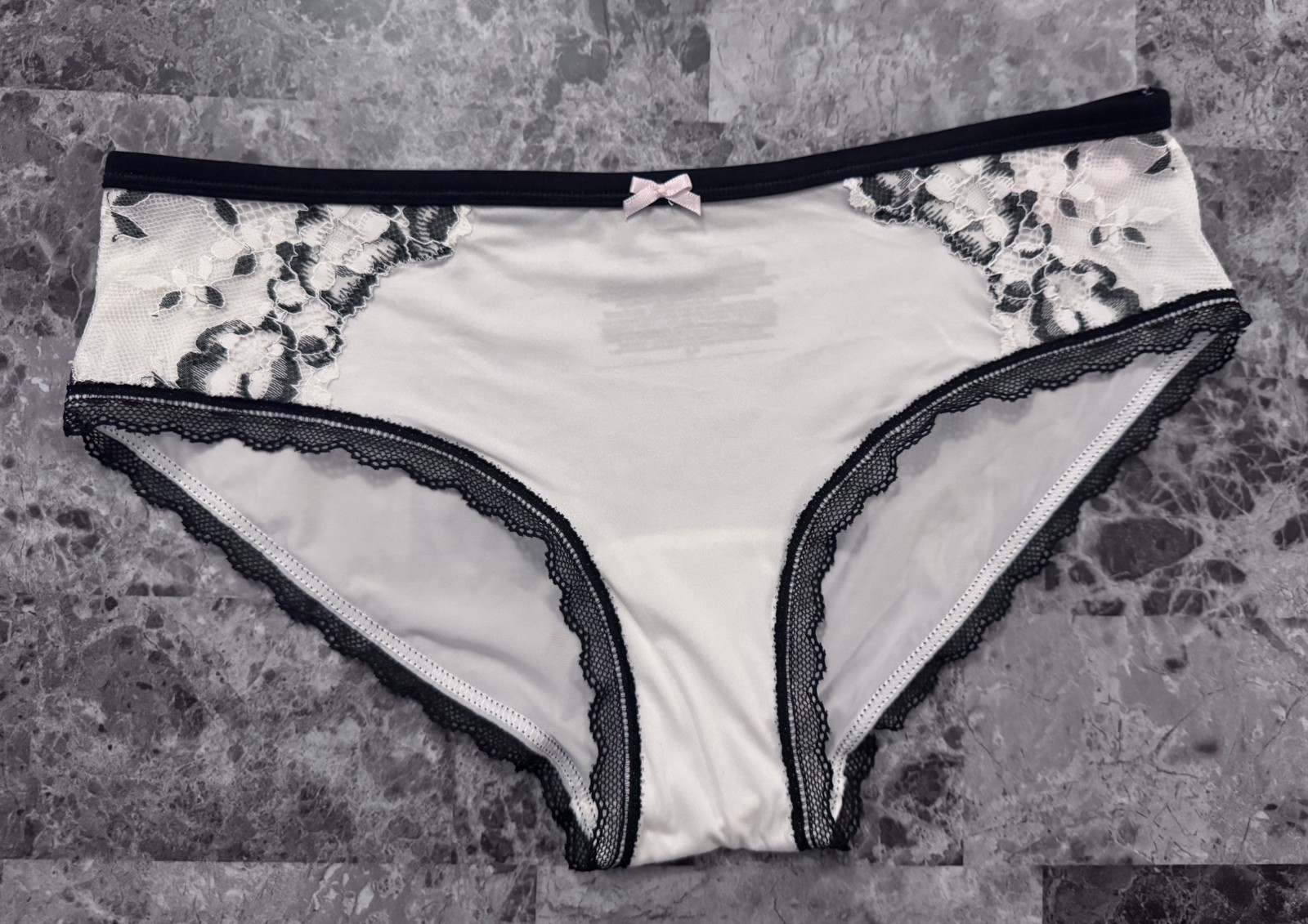 NWT BODY BY VICTORIA’S SECRET S BLACK WHITE SMOOTH LACE RARE HIPHUGGER PANTIES