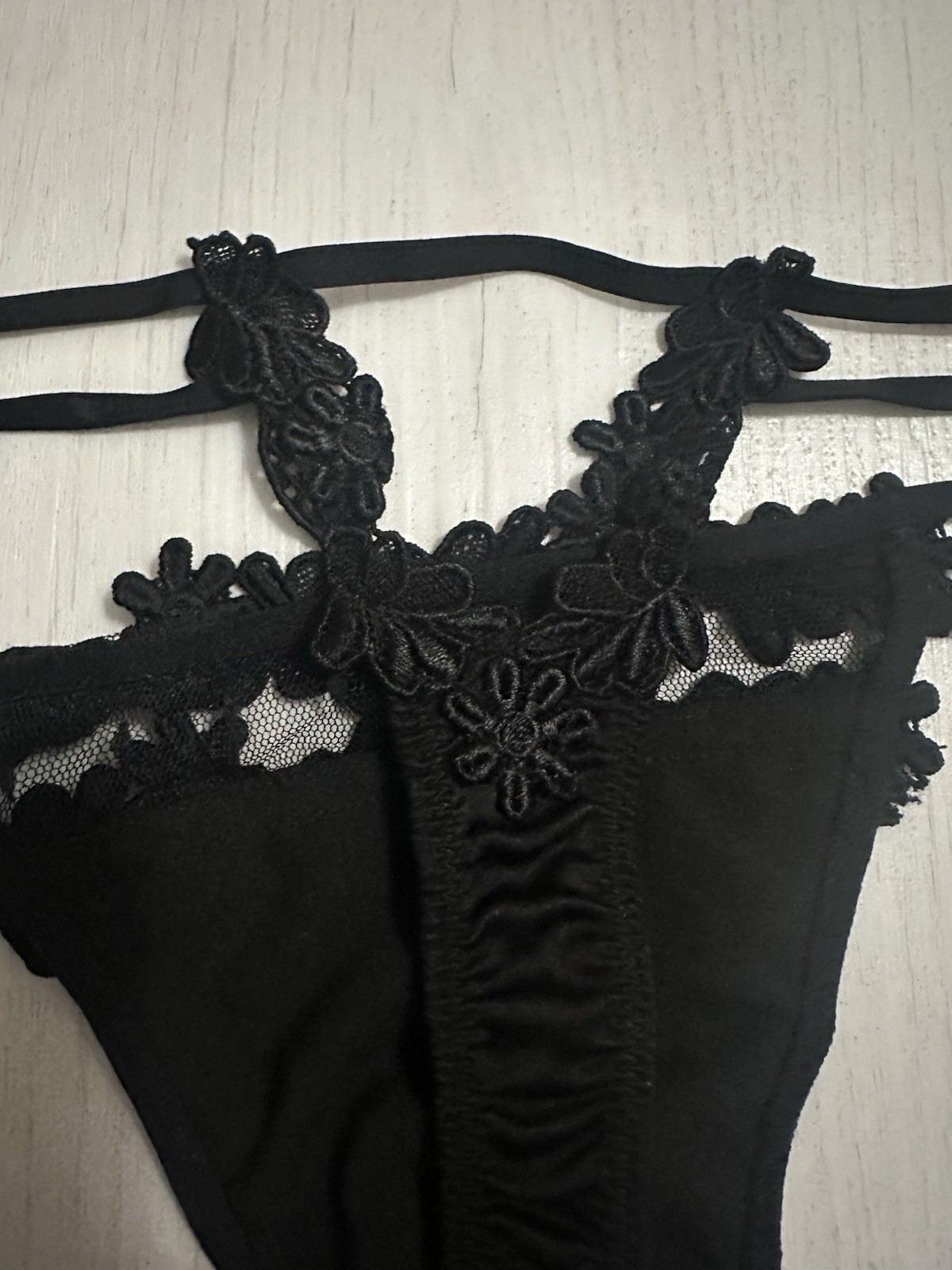 NWT Flora Nikrooz – Showstopper Thong Satin Sz M Black Double Side Strap