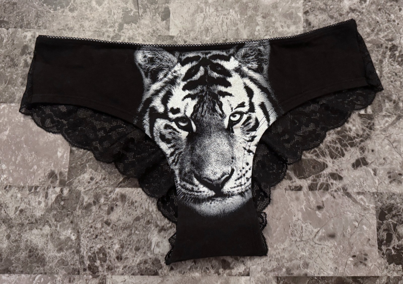 NWT VICTORIA’S SECRET PINK M TIGER LACE RARE VINTAGE CHEEKSTER HIPSTER PANTIES