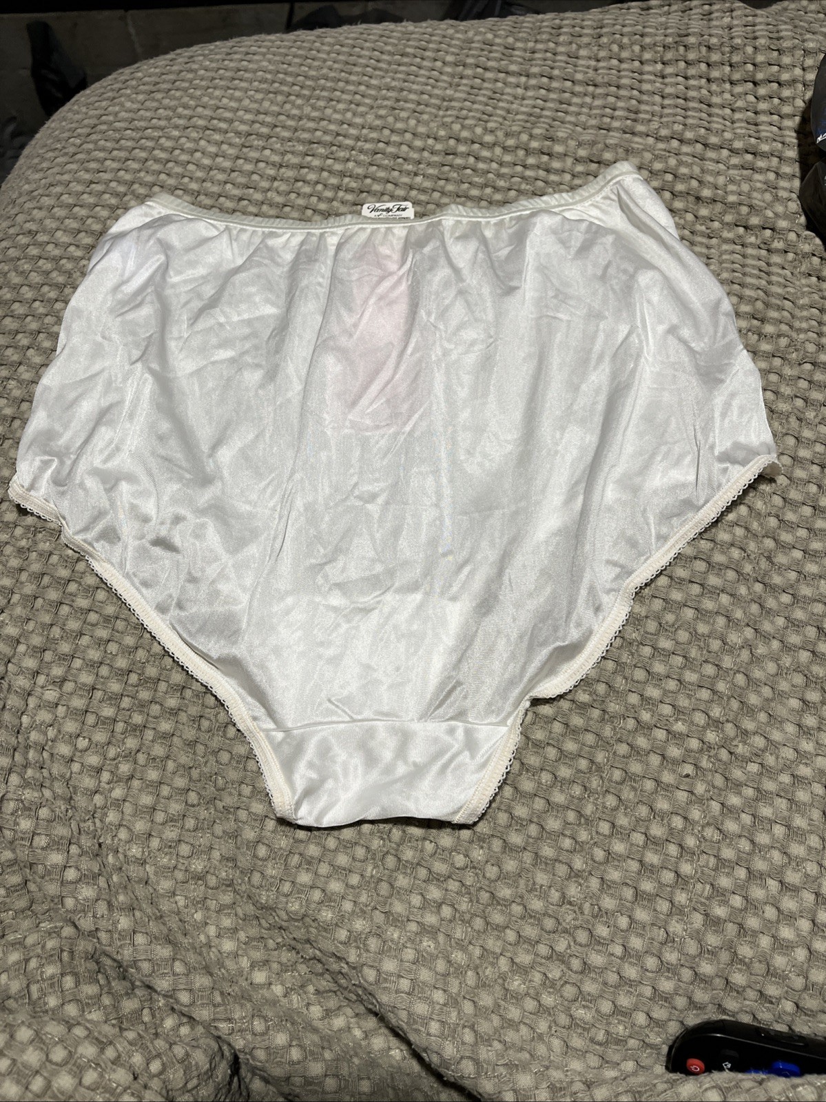 Vintage NWT Vanity Fair Nylon Classic Brief Panties 15712 White Size 6