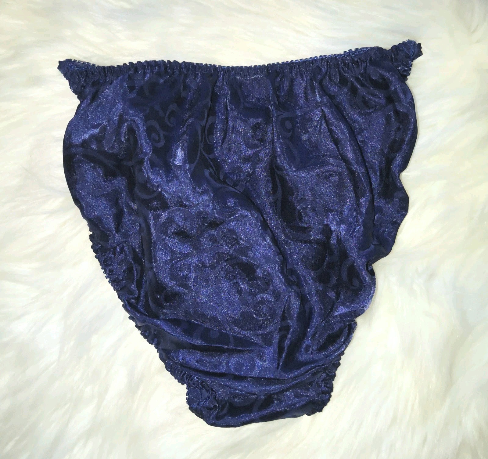 Vintage Nwot 1990s Satin & Lace String Bikini size Medium/6. Bubble Butt. Navy