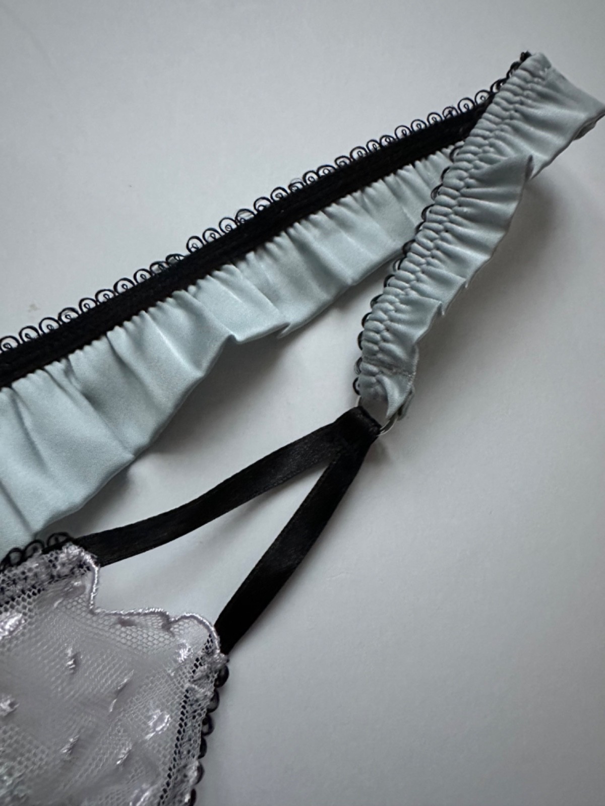 Victoria’s Secret Fashion Show Dream Angels Thong Panty NWT Silver Vintage