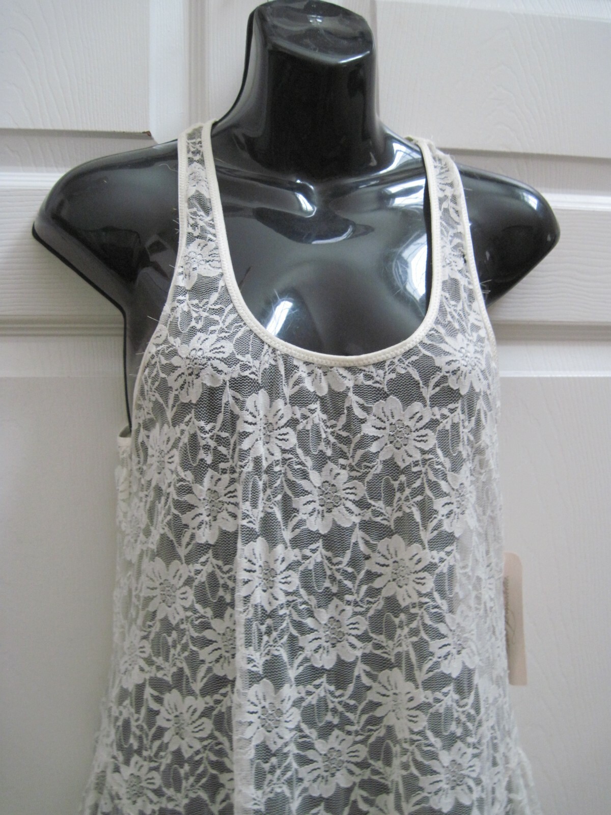 Linea Donatella Women’s Medium White Lace Night Gown Intimate Apparel New