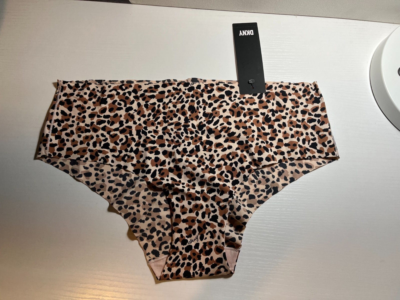 DKNY DK5028 Womens Literwear Cut Anywhere Hipster Size L – Brown Leopard