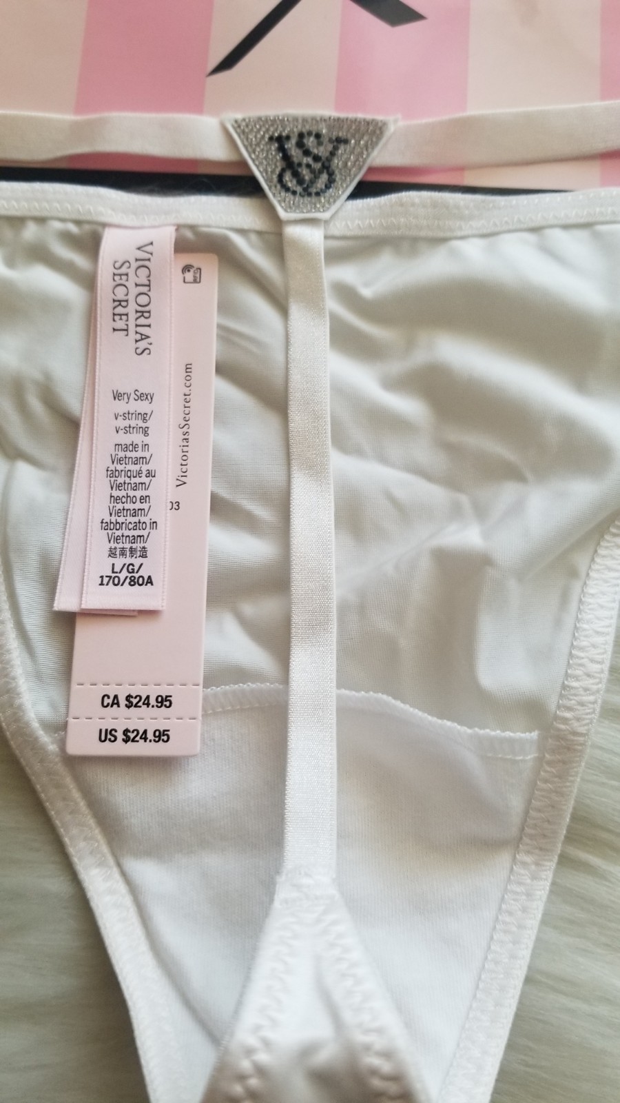 VICTORIA’S SECRET SCATTERED SHINE STRAP SMOOTH V-STRING PANTY COCONUT WHITE LARG