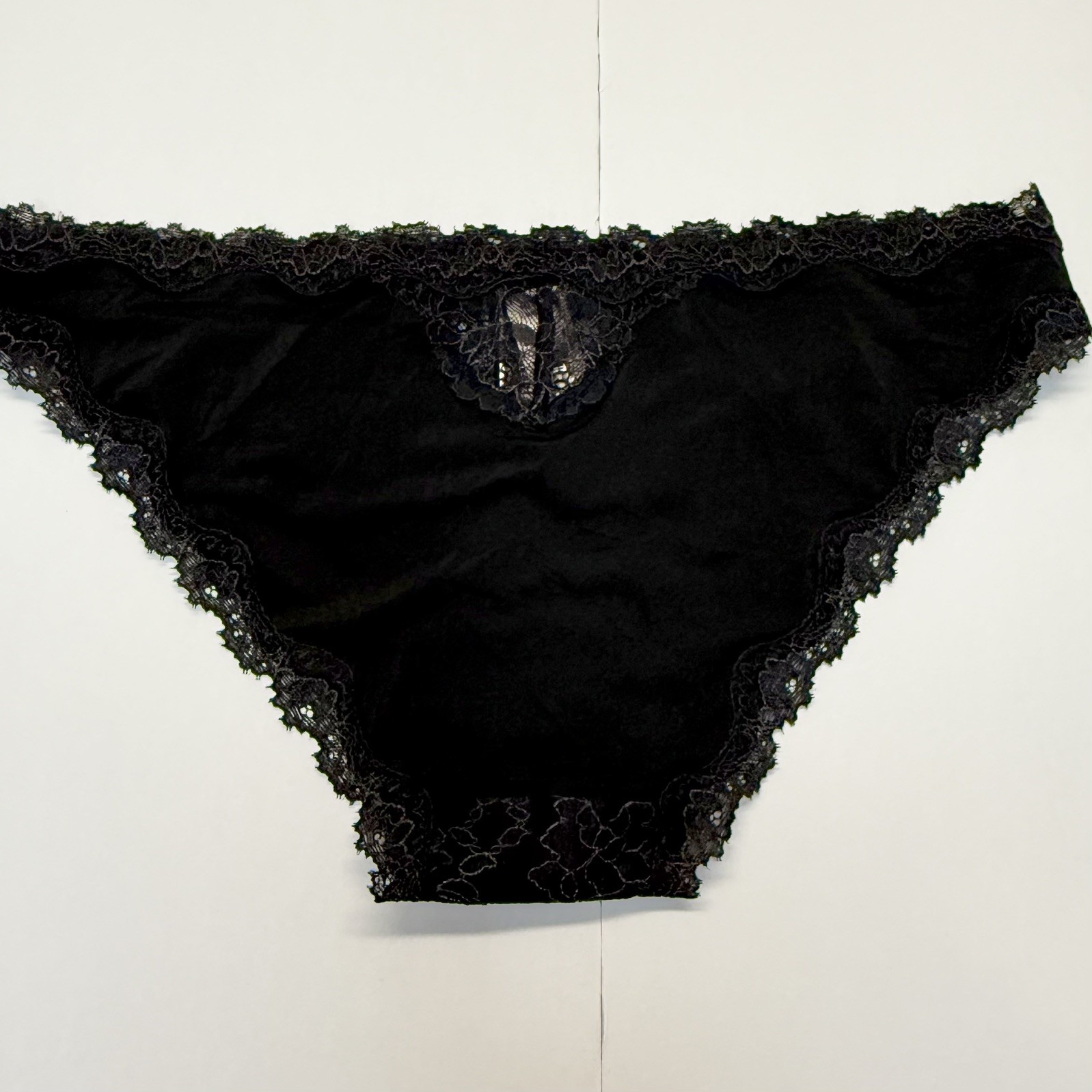 Vintage 2017 Victoria’s Secret Dream Angels Smooth Lace Cheekini Panties Small