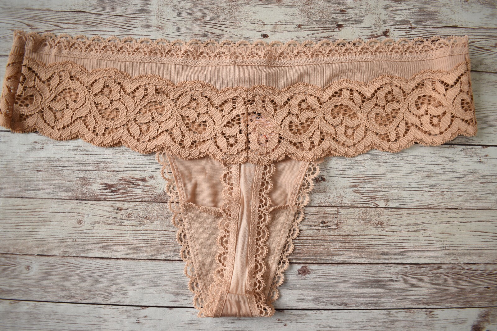 Victoria’s Secret XSMALL *BODY BY VICTORIA* THONG *Sweet Praline/Tan/Dark Nude*