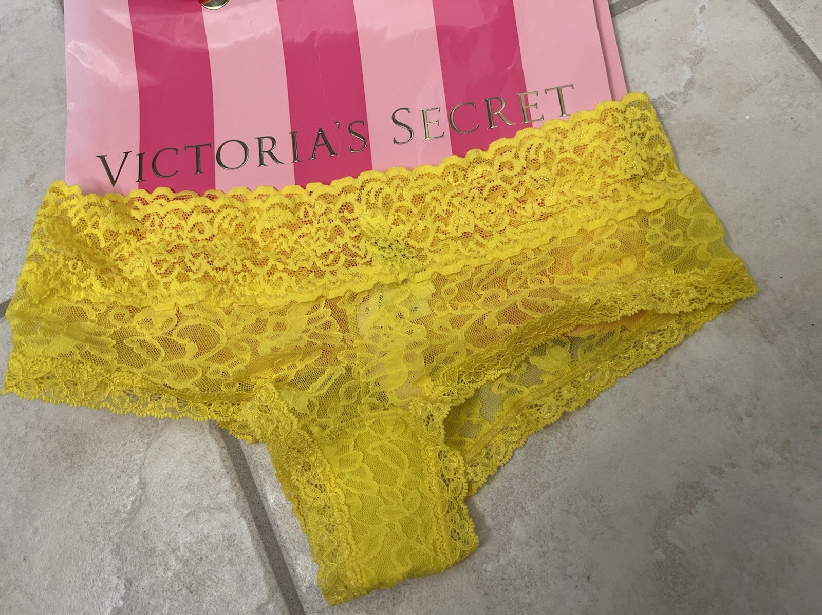 VICTORIA SECRET THE LACIE CHEEKY SUPER SEXY Beautiful YELLOW LACE Panties S NWT