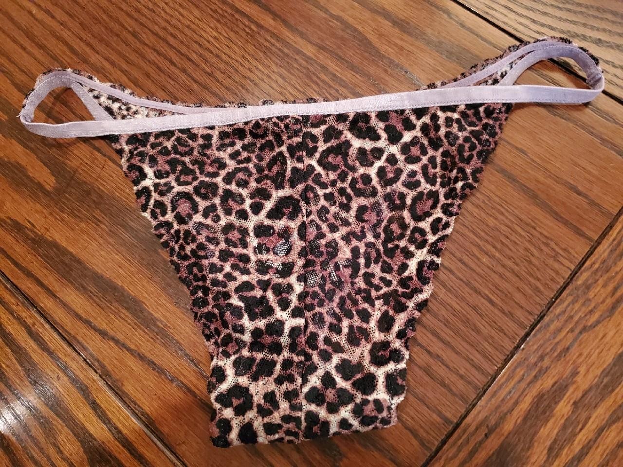 NWT RARE FREE PEOPLE TANGA PANTIES 90 nylon/ 10 spdx OB540676 2005 ANIM BROWN M