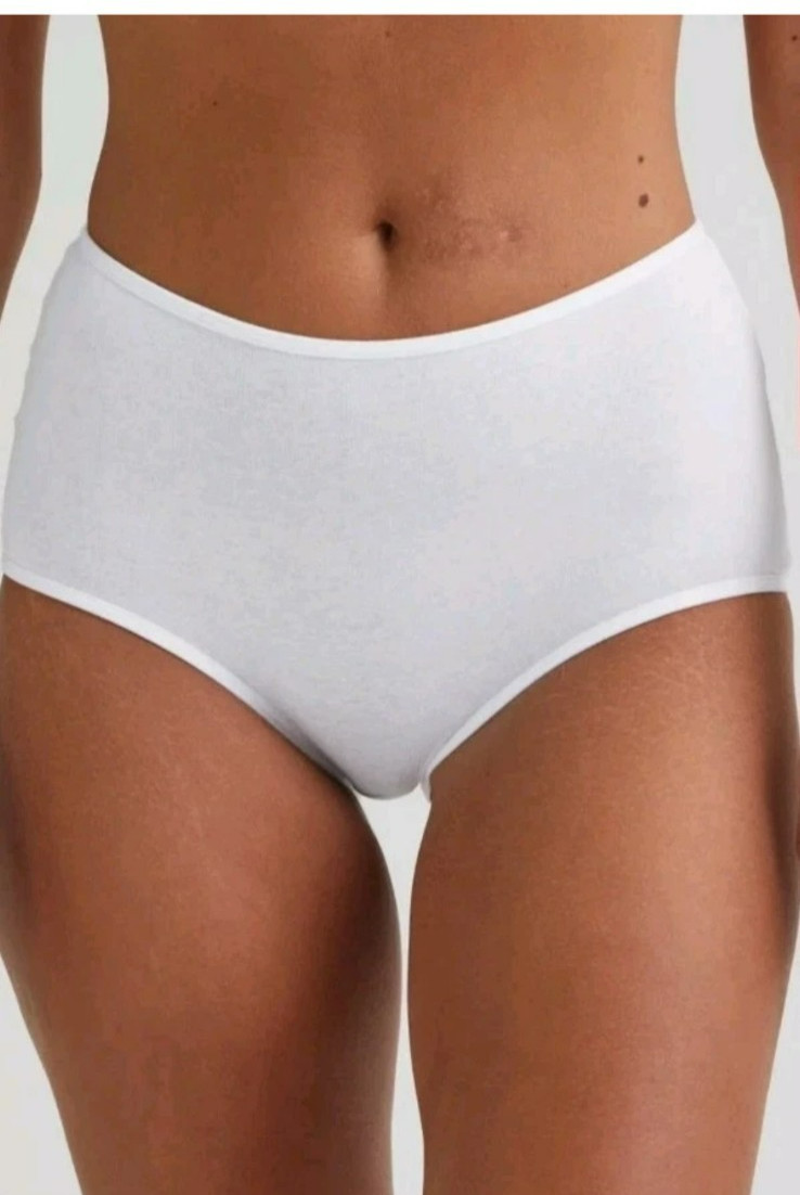 Pack of 4 Women’s Full Cotton Lycra Knickers UK 24, UK 26, UK 28, Black or White