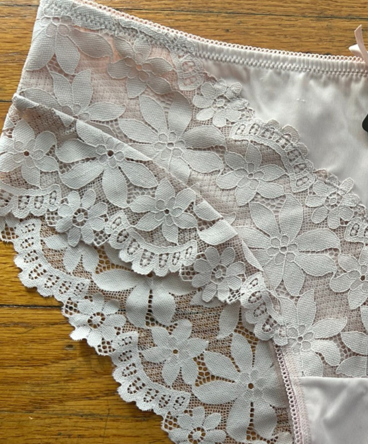 Womens M Nude Pink Panties with Lace Elegant Bikini Seamless Scalloped Comfy M