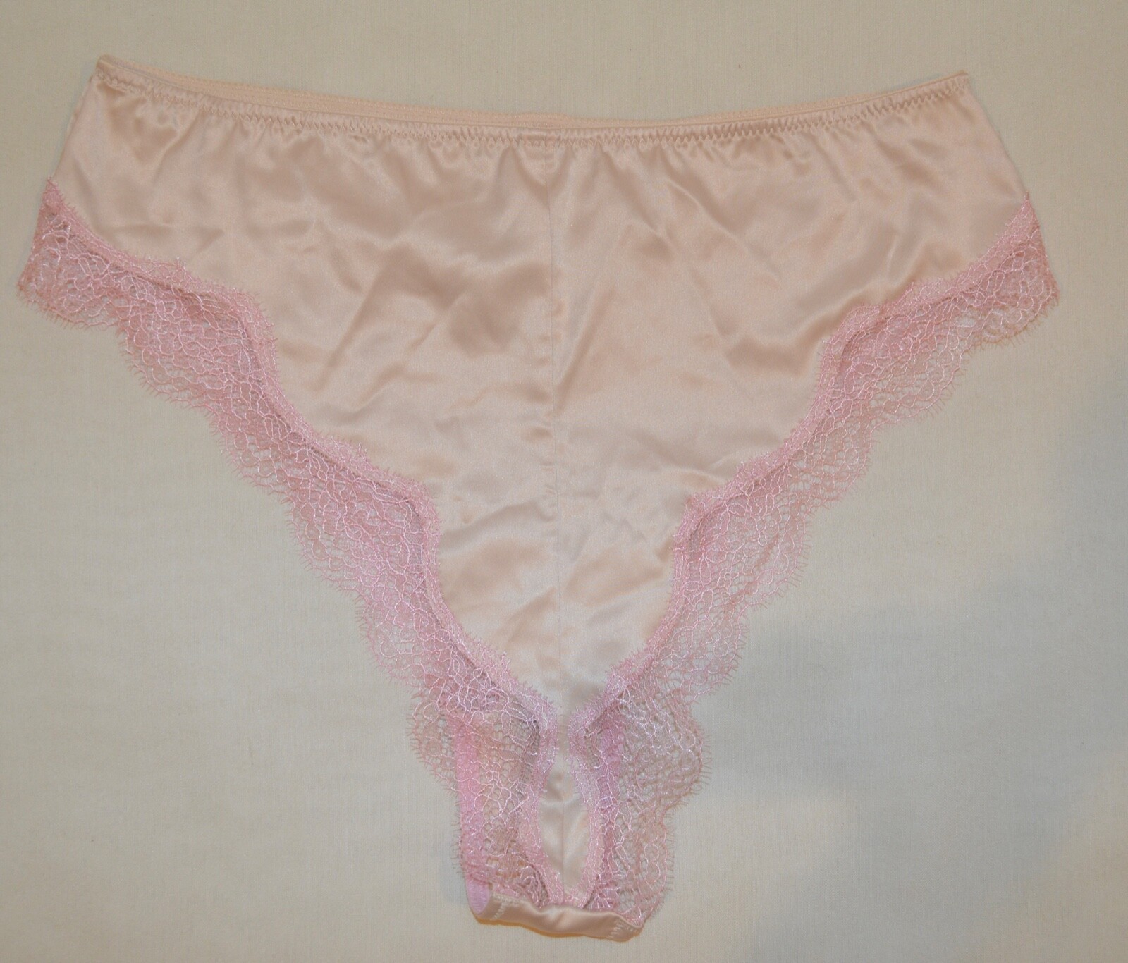 Victoria’s Secret Dream Angles Brazillian /Slip Panty Cream Pink Size Med NWT