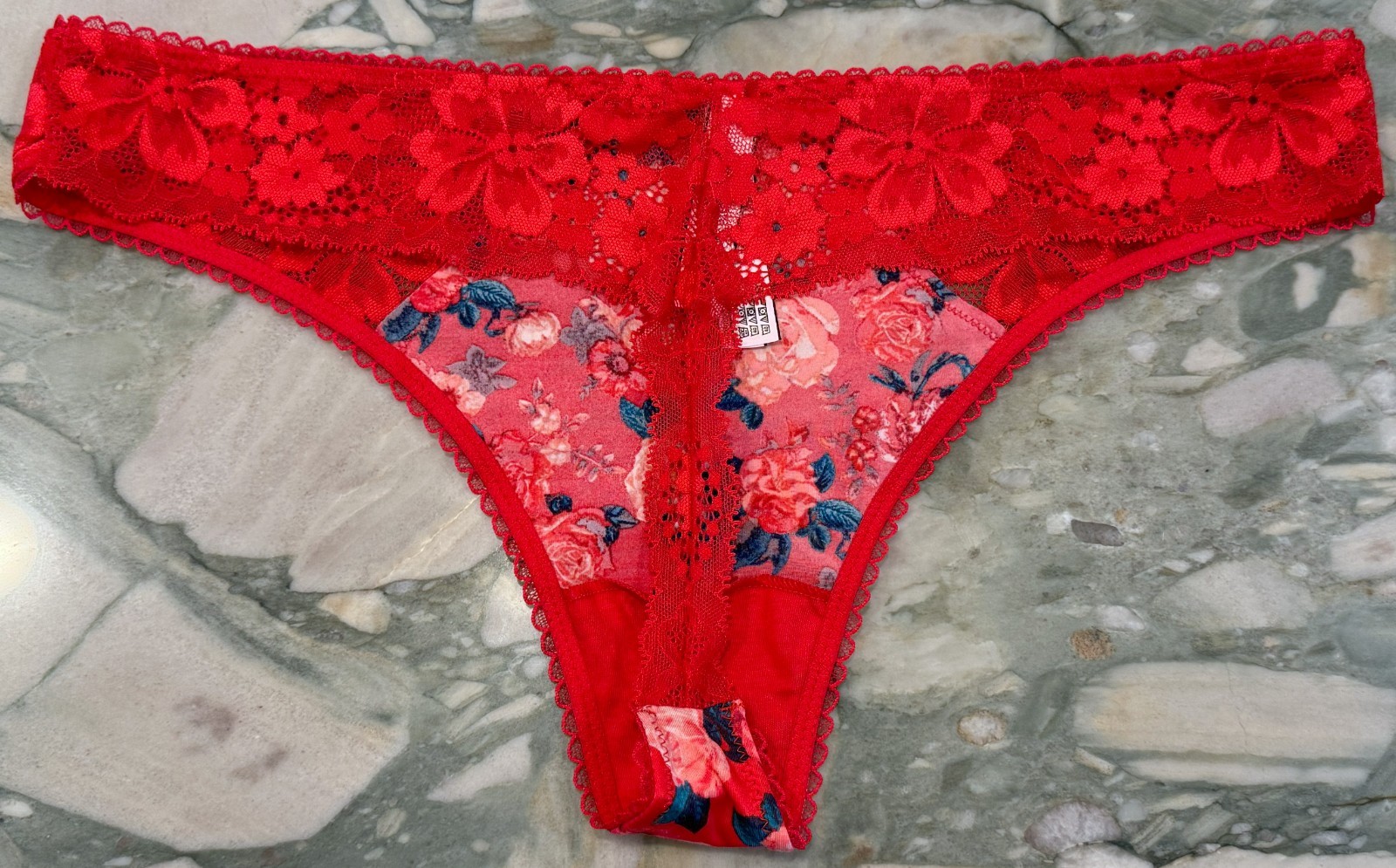 NEW Victoria Secret Body By Victoria Thong – Lipstick Red Roses – XL or XXL