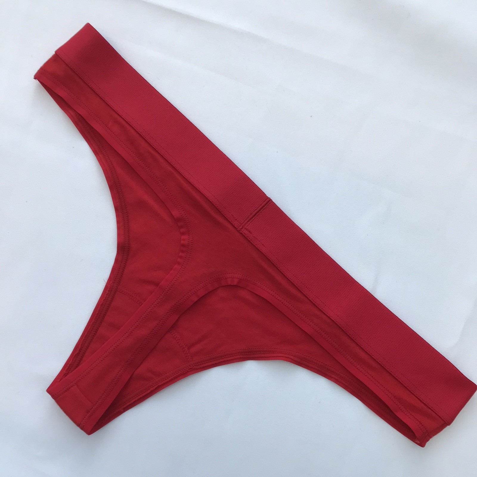 Victoria’s Secret Vivid Red ‘VS’ Shine Logo Waistband Thong Panties Size M BNWT