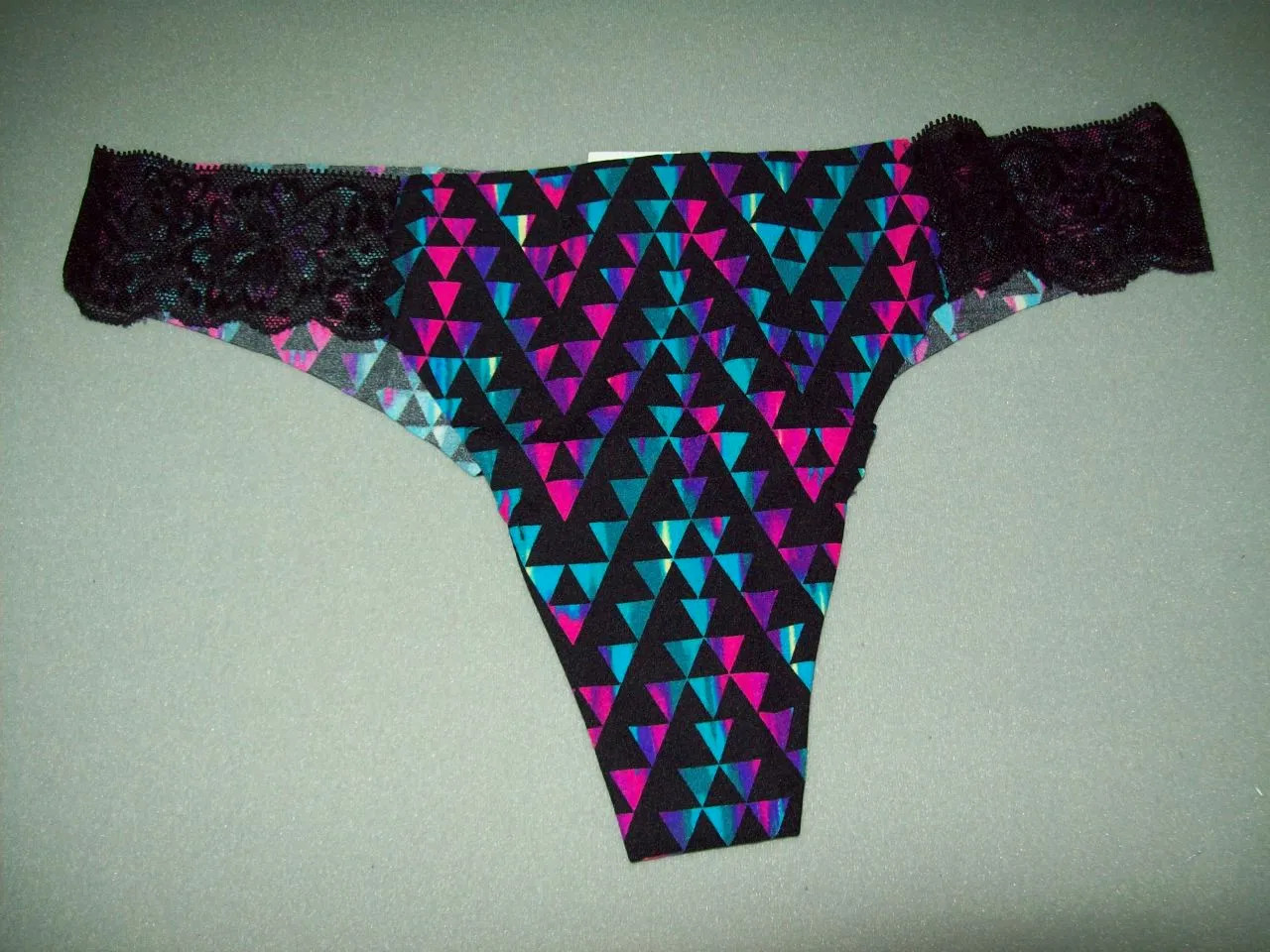 NWT Victoria’s Secret PINK LACE SIDES THONG PANTIES POLYAMIDE ELAS RARE 340806 M
