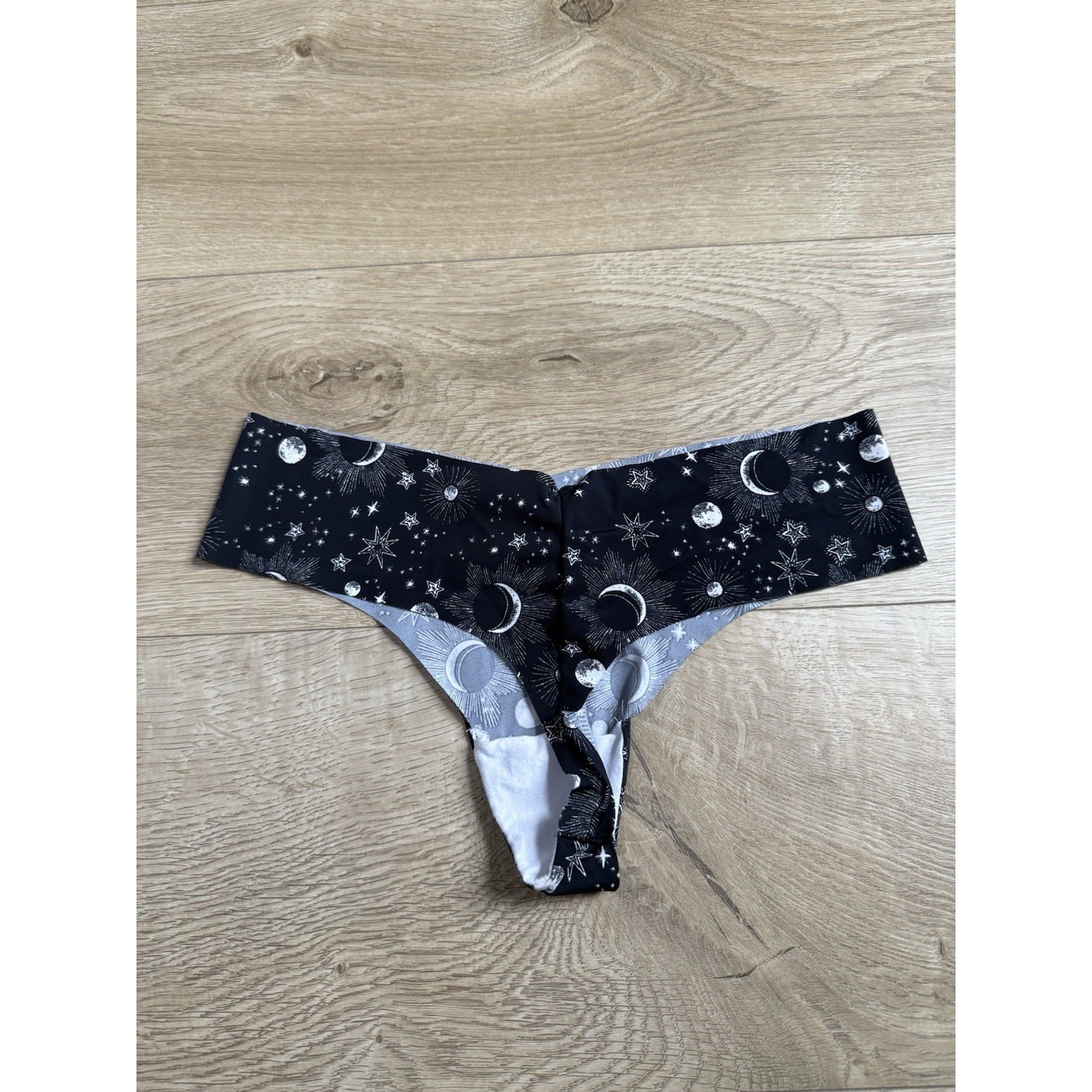 EUC Victoria’s Secret Celestial Galaxy Star Moon No Show Seamless Thong black L