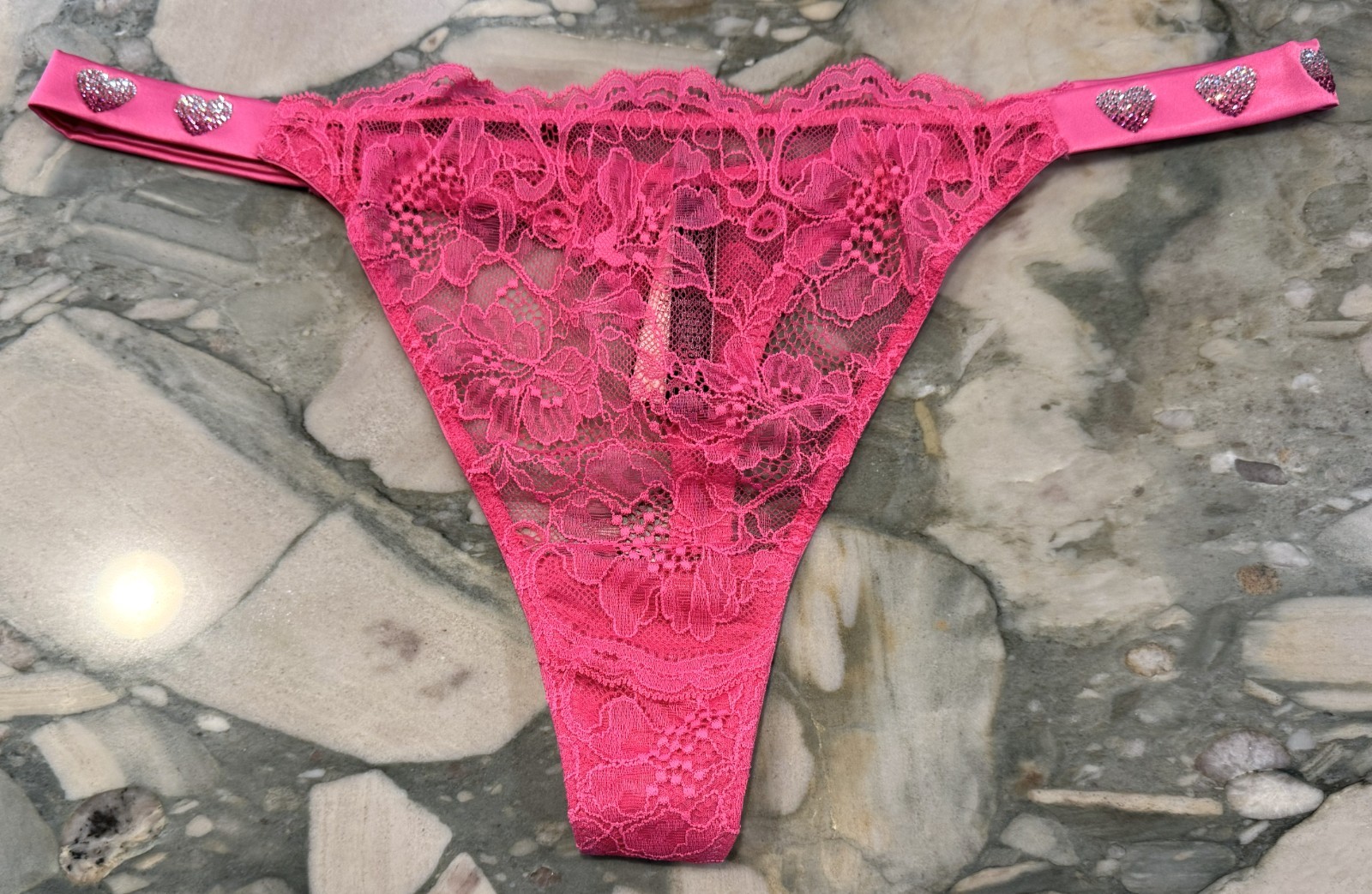 NEW Victoria Secret Very Sexy HEART Shine Strap Lace Thong – Fuchsia Frenzy – XL