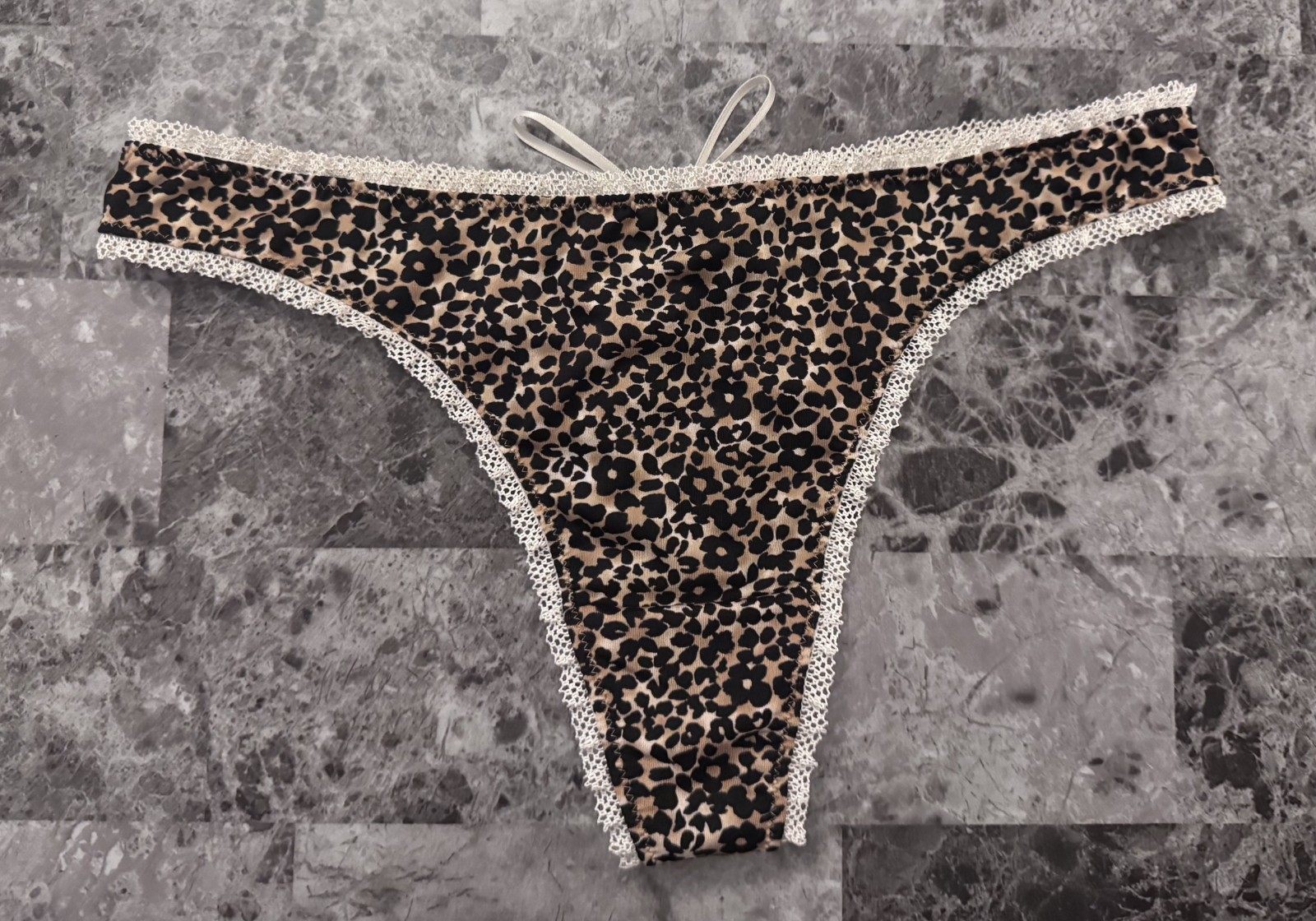 NWT VICTORIA’S SECRET SEXY LITTLE THINGS M LACE UP VINTAGE RARE THONG PANTIES