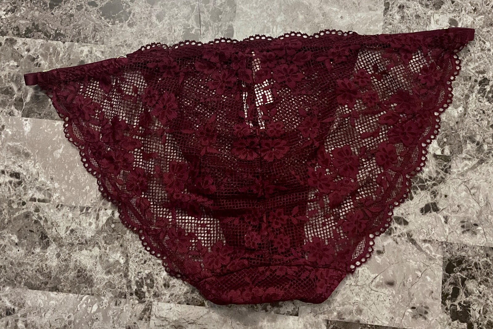 NWT VICTORIA’S SECRET MAROON LACE GOLD ADJUSTABLE STRAP STRING BIKINI PANTIES