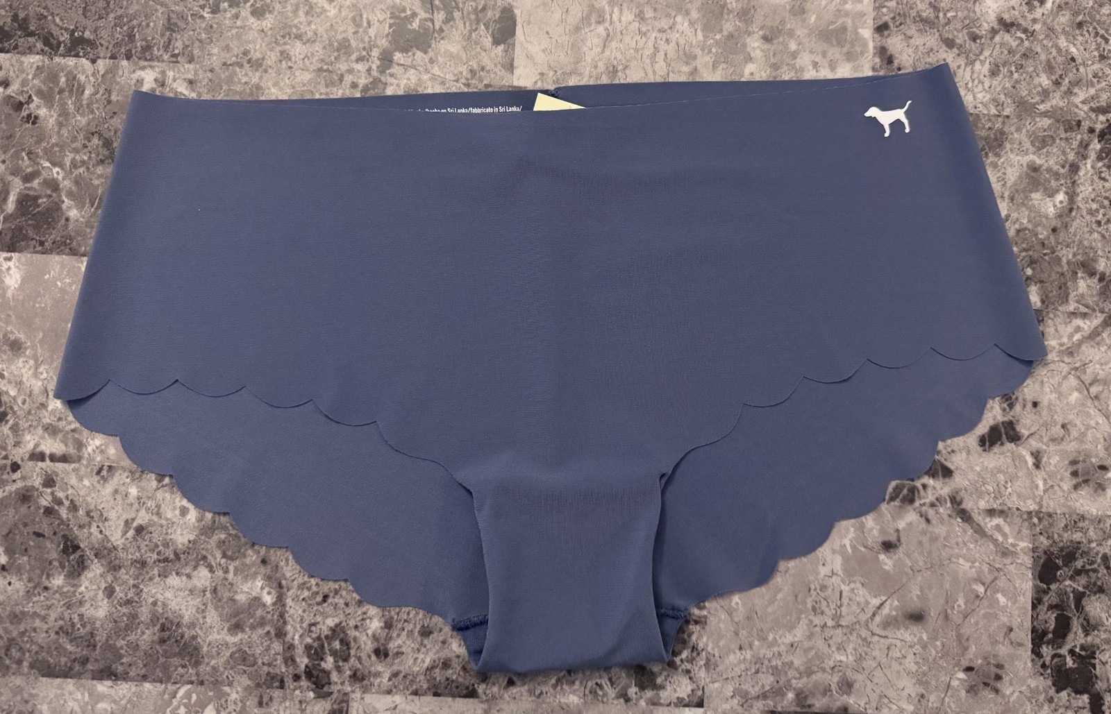 NWT VICTORIA’S SECRET PINK M BLUE WHITE DOG LOGO SCALLOP NO SHOW HIPSTER PANTIES