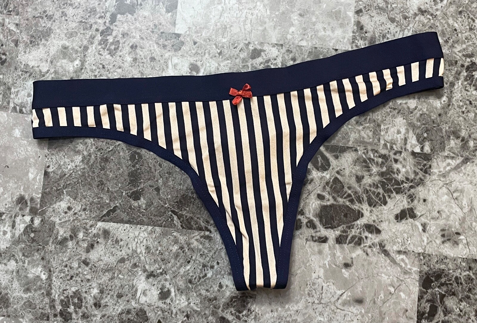 NWOT AMERICAN EAGLE AERIE SMALL NAVY BLUE IVORY STRIPE SMOOTH RARE THONG PANTIES