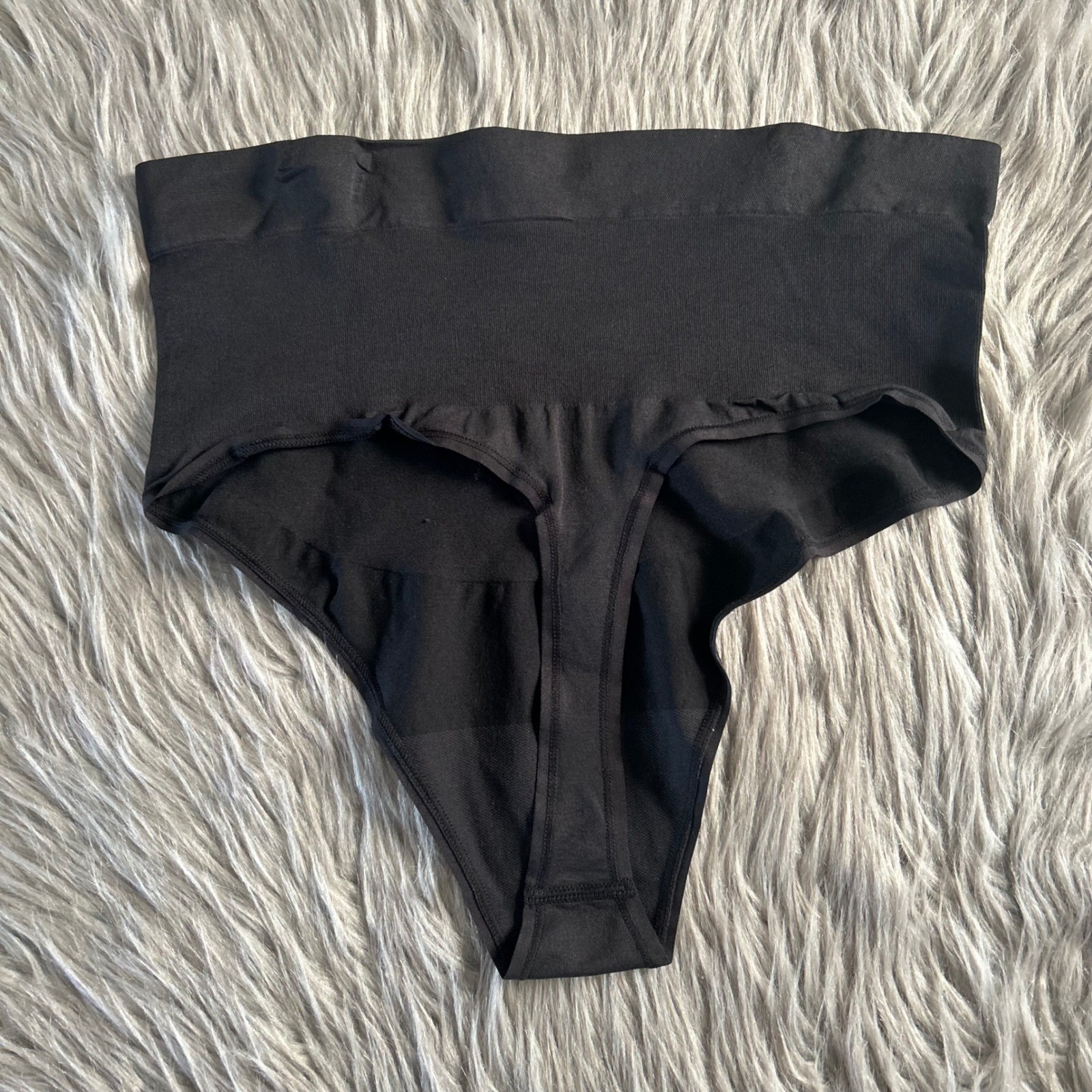 Joyspun Seamless Mid-Rise Thong Womens Size XXXL (22) Black Shapewear Shaping