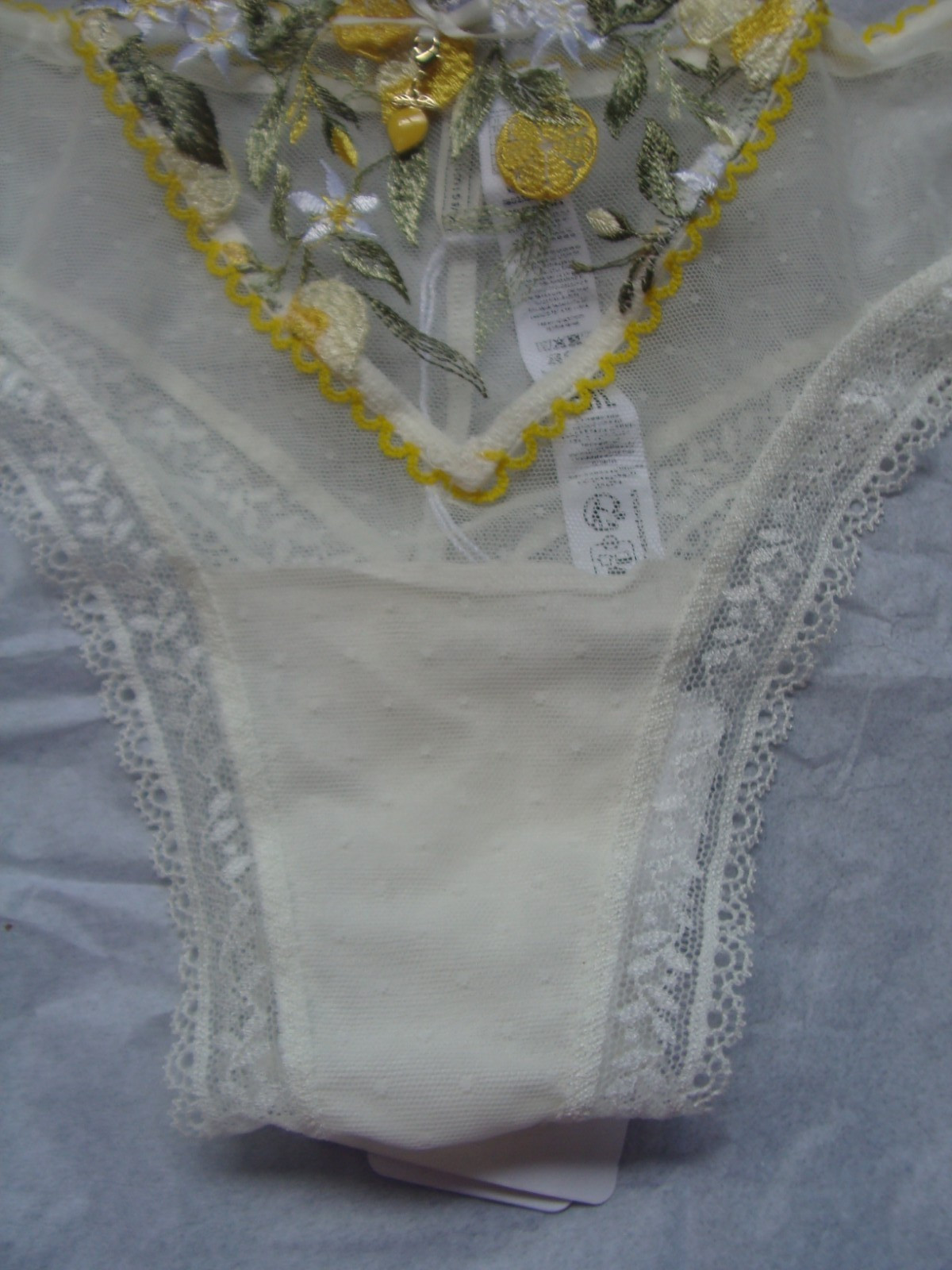 NWT Intimissimi Italian Women’s Tanga Panty Ivory , Size L