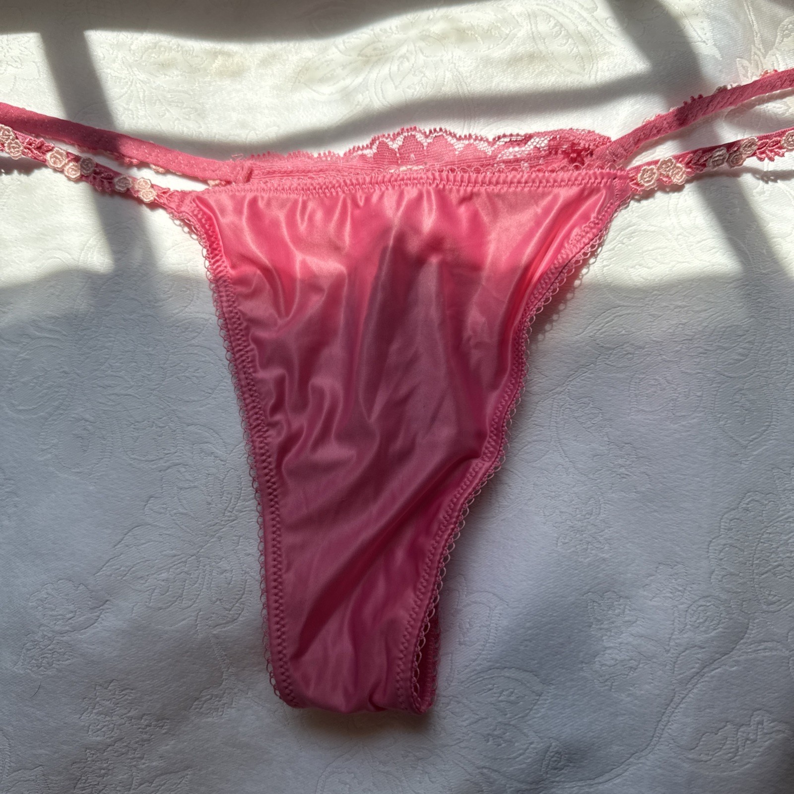 VICTORIA’S SECRET M PINK EMBROIDERED SIDES ROSES SILKY STRING THONG PANTIES NWT