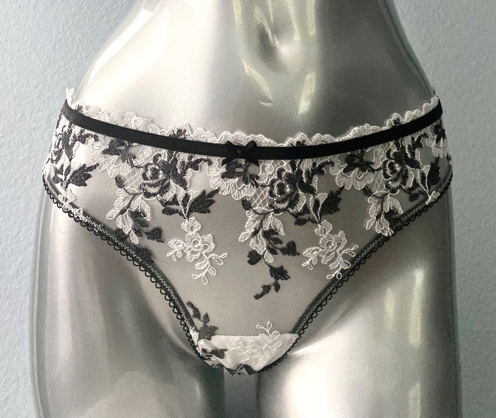 Victoria’s Secret Thong Panty Dream Angels White Black Sheer Mesh Floral L XL