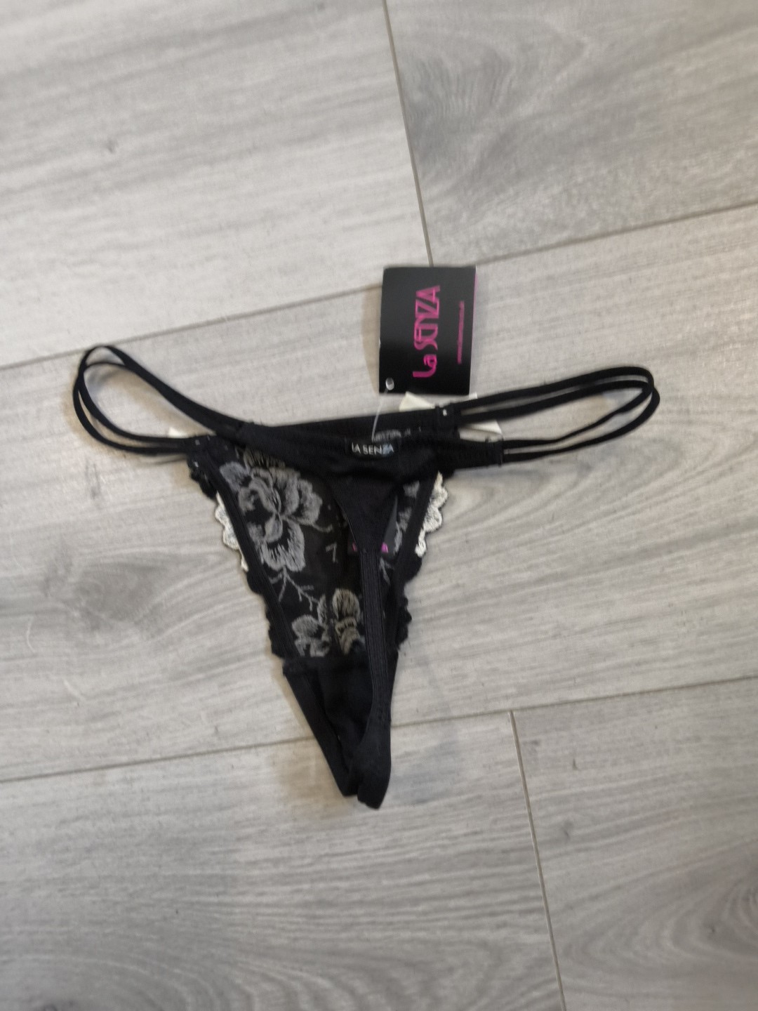 BNWT Vintage La Senza Black & Ivory Embroidered Bandeau Thong Size 8