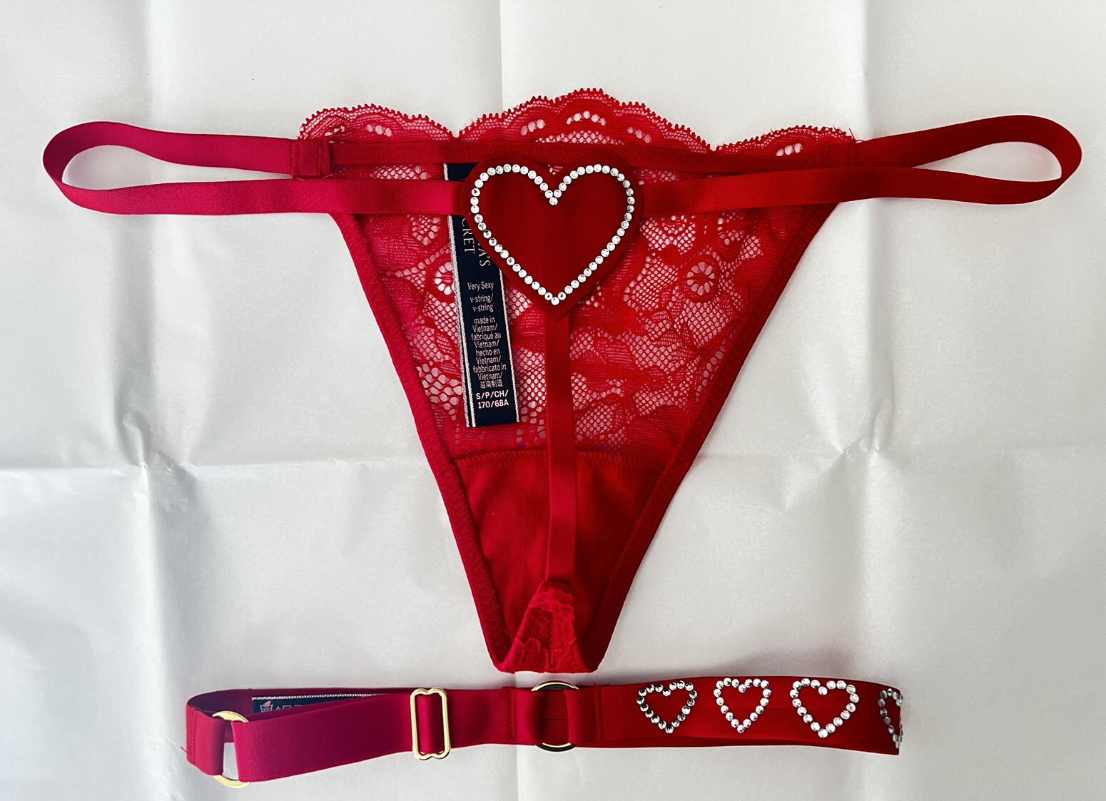 NEW VICTORIAS SECRET HEARTBREAKER V STRING THONG PANTY & LEG GIFT SET SMALL