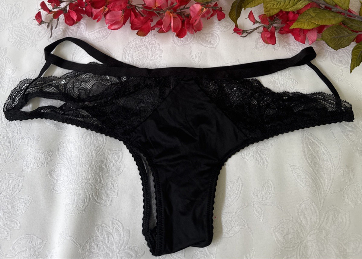 VICTORIA’S SECRET M BLACK SILKY W LACE PANELS CUT OUT STRAPPY CHEEKY PANTIES NWT