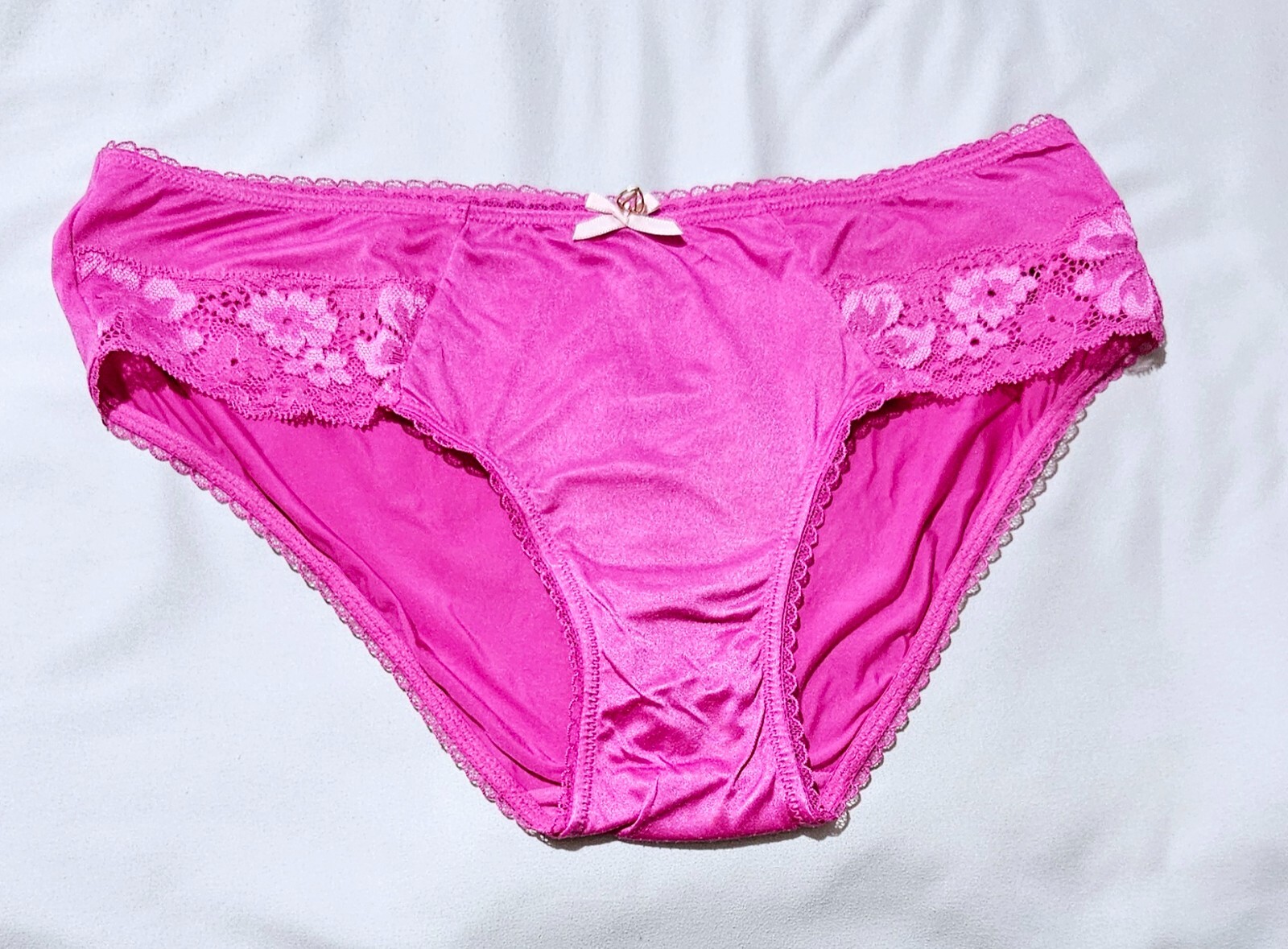 S Victoria’s Secret VS Lace Satin Smooth Hip Hugger Panties Dream Angels S NWOT