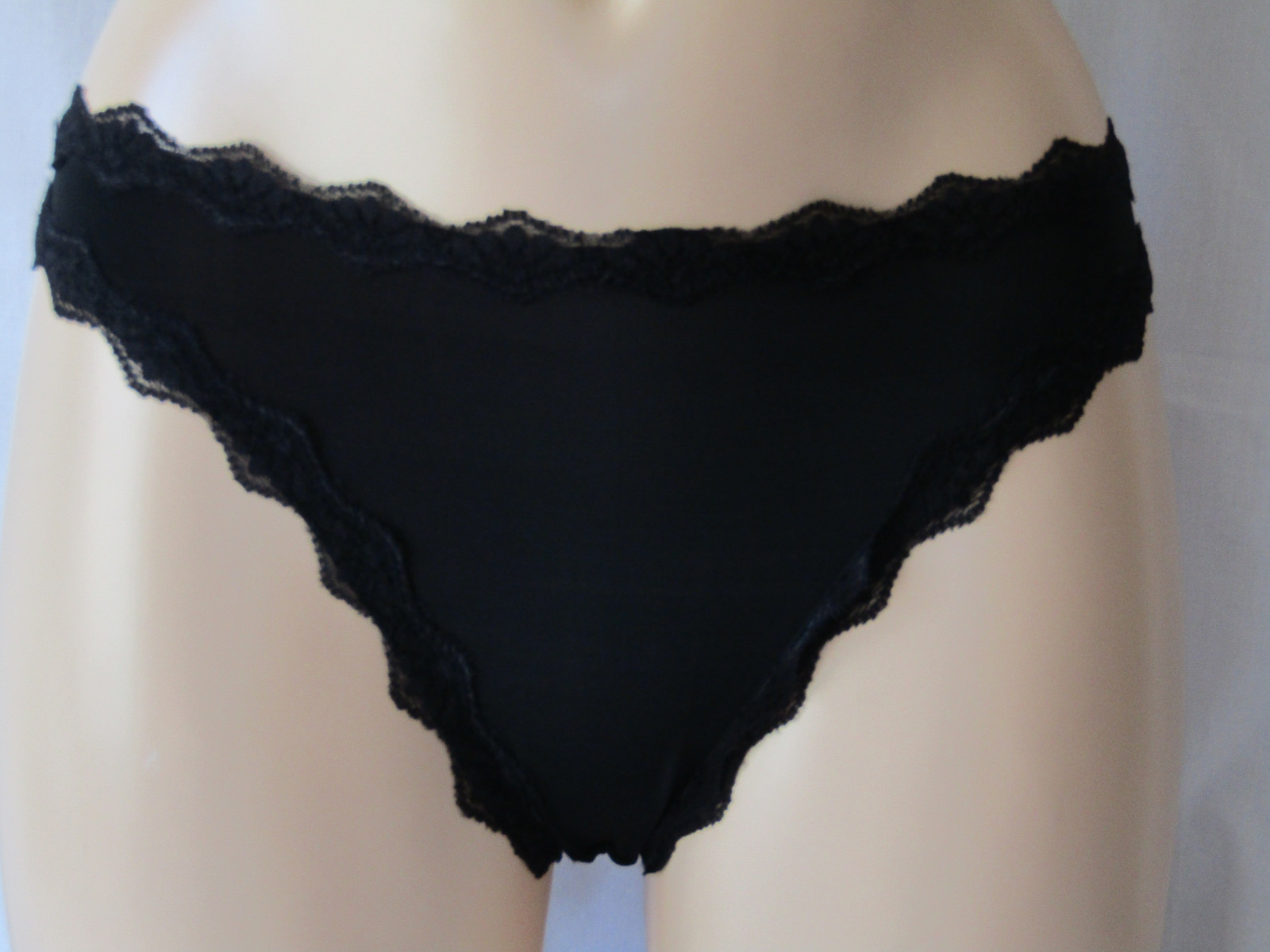 Thong White Or Black with Lace Trim Detail Small UK 8/10 I3