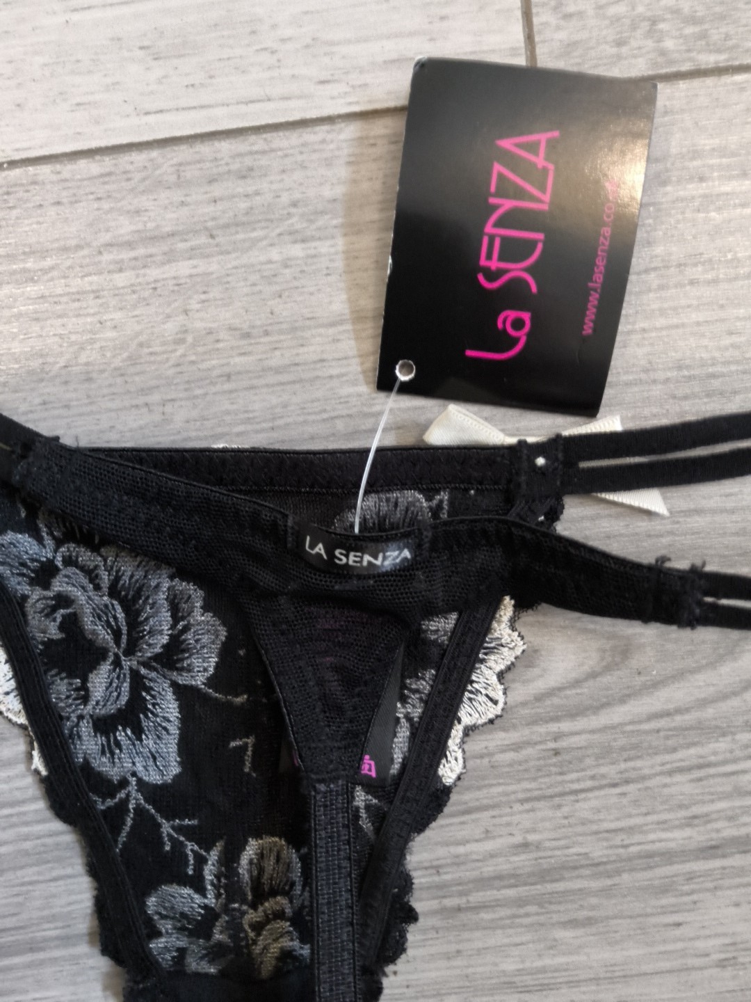 BNWT Vintage La Senza Black & Ivory Embroidered Bandeau Thong Size 8