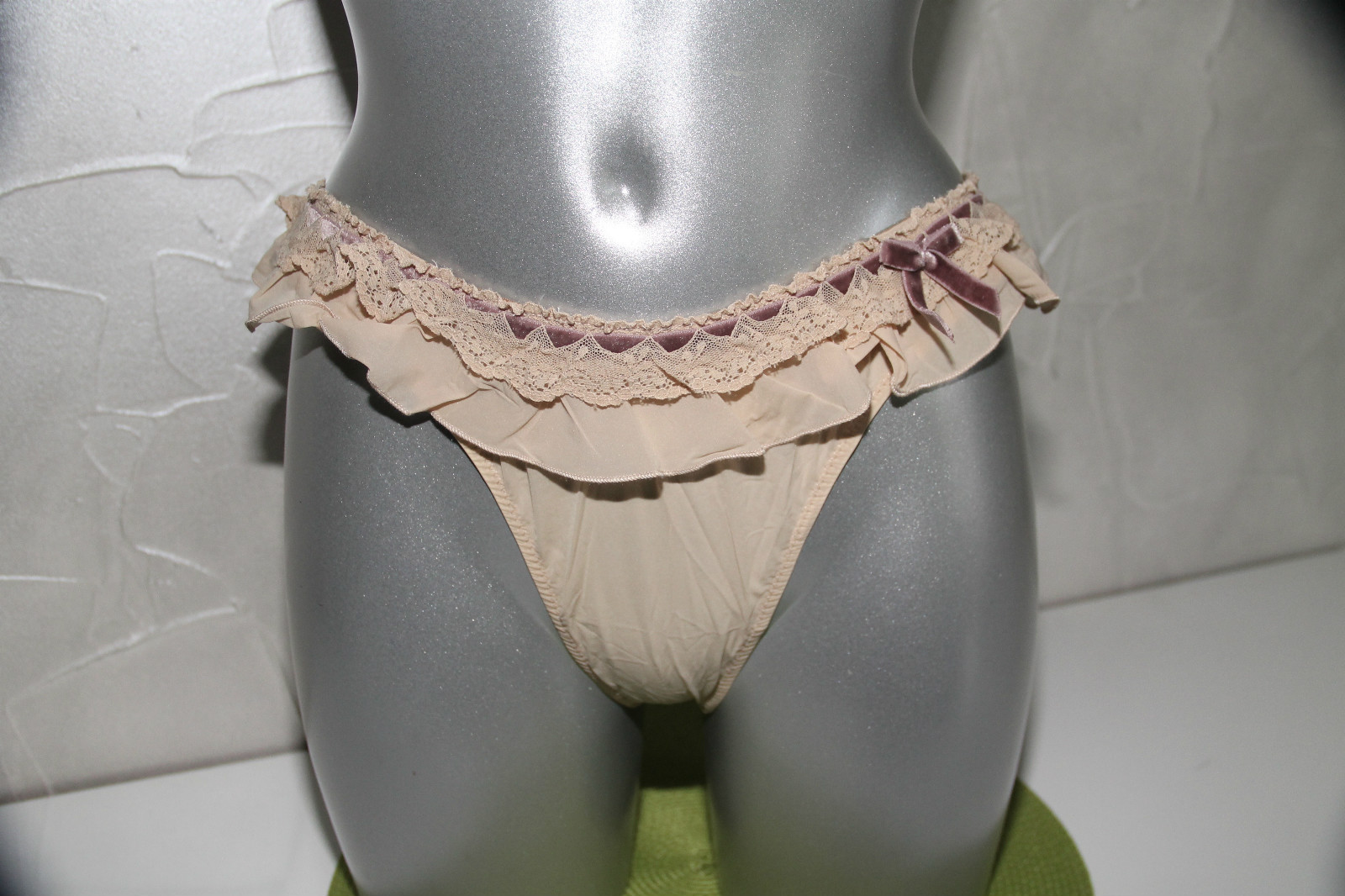 Luxurious Satin Lace Thong Flesh JANET REGER Size M-L (40-44) Val 195€