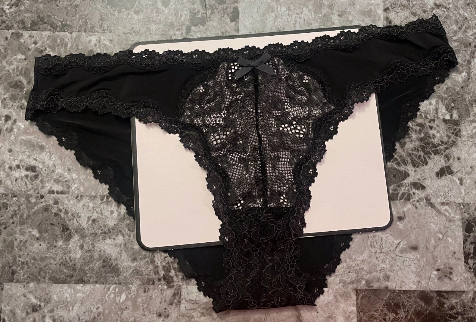 NWT VICTORIA’S SECRET DREAM ANGELS LARGE BLACK SMOOTH LACE RARE CHEEKINI PANTIES