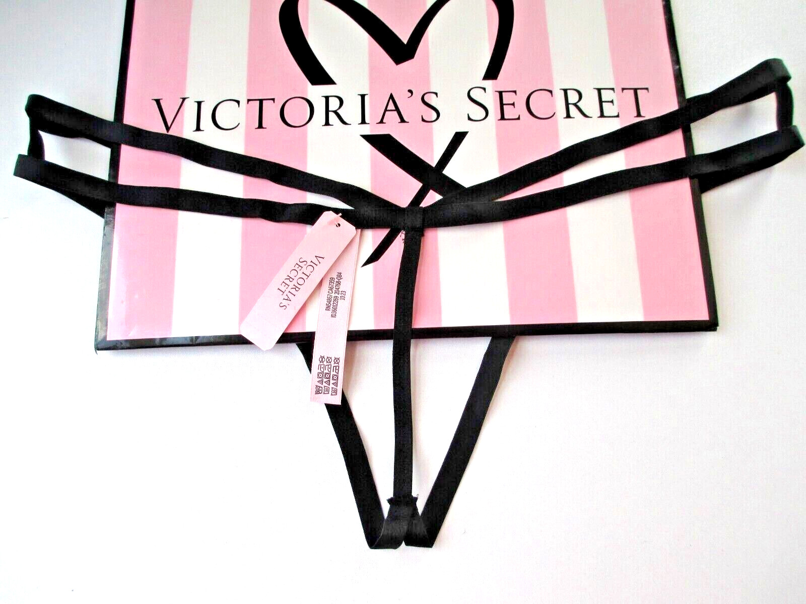 VICTORIA’S SECRET VERY SEXY Black V-String Thong Panty Heart Hardware Open Front