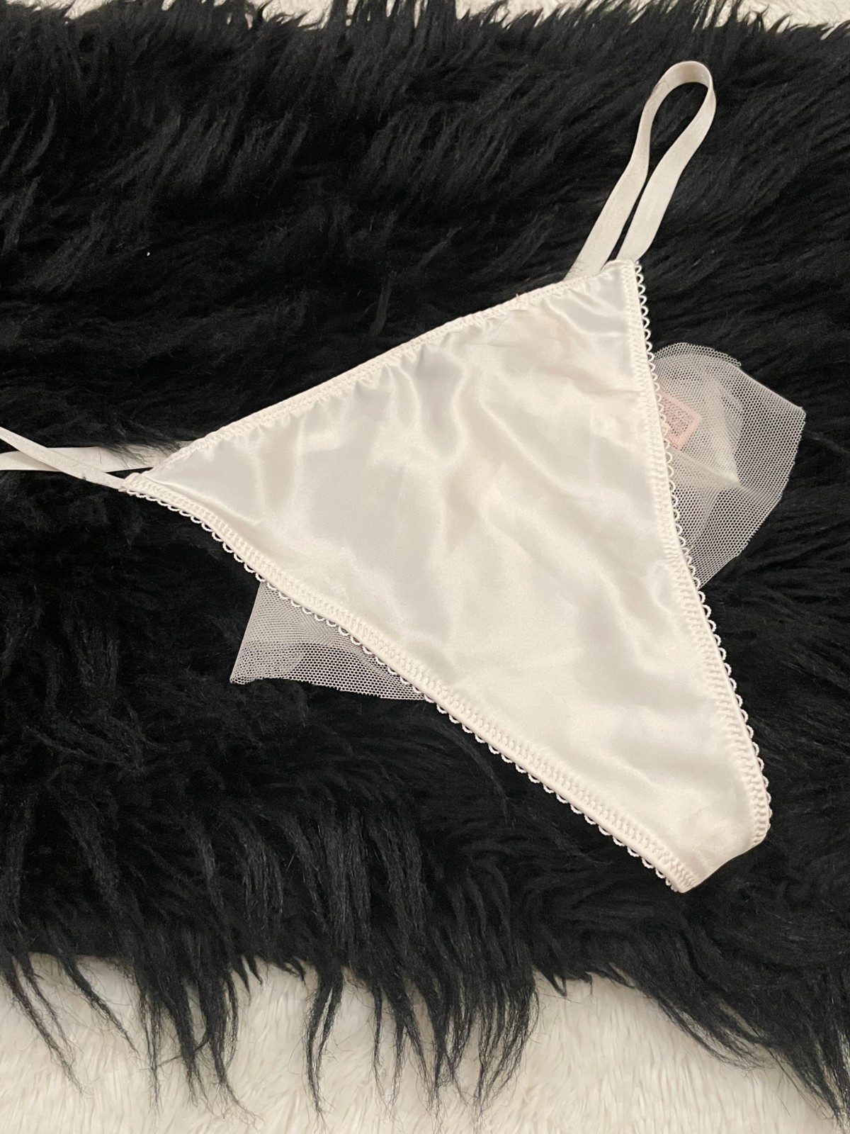 L Victoria’s Secret TEASE Satin V-String Panty Bow Bridal Veil Tulle 2024