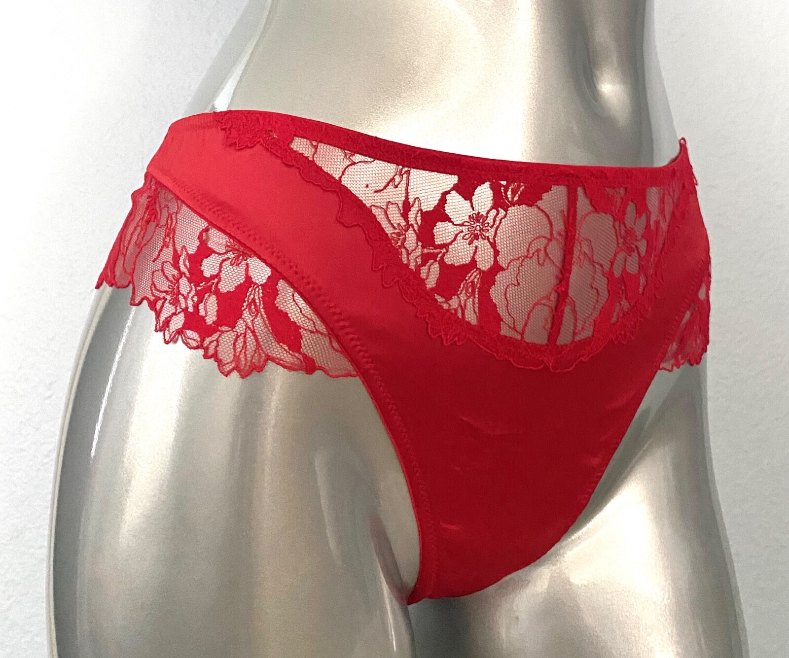 Victoria’s Secret Thong Panty Very Sexy Lipstick Red Embroidered Lace Satin L XL