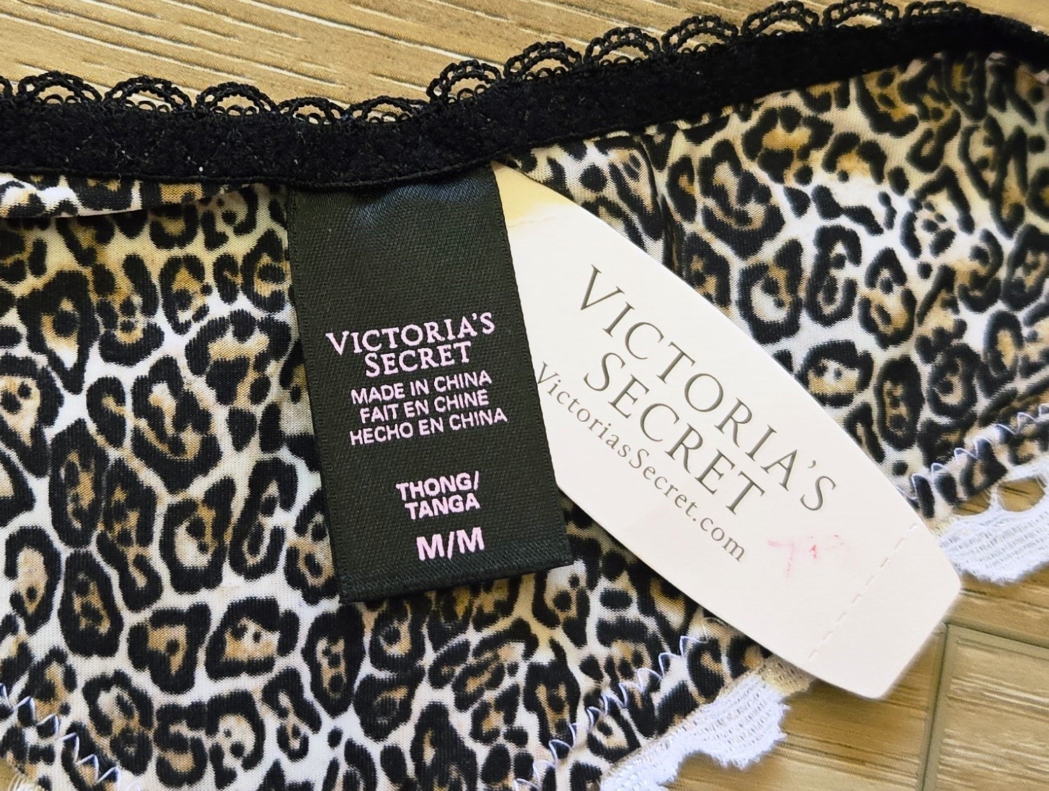 NWT Vintage Victoria’s Secret Animal Silky Smooth Lace Trim Thong Panties M